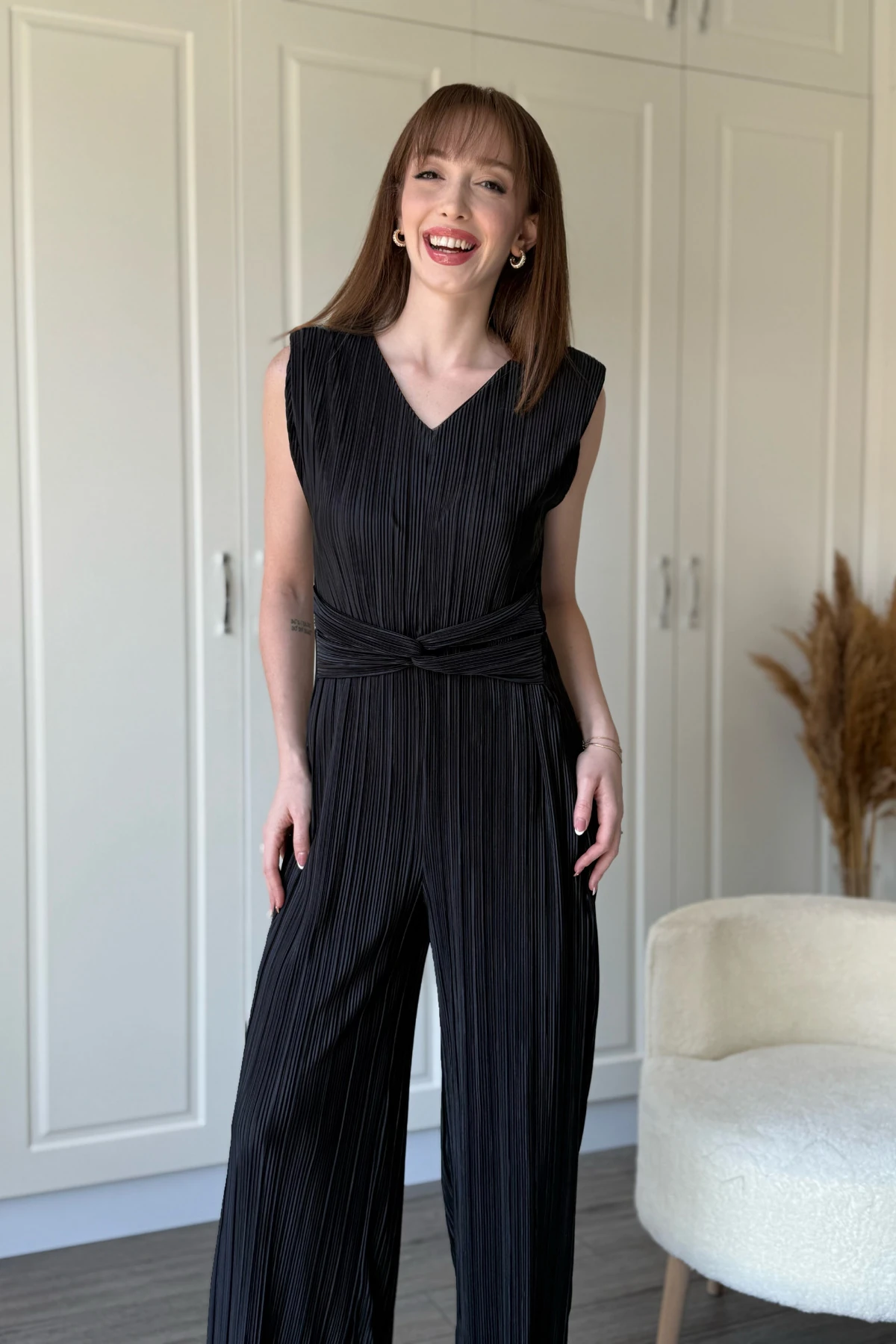 Vatkalı Bel Detaylı Krinkıl Piliseli Bol Paça Siyah Tulum