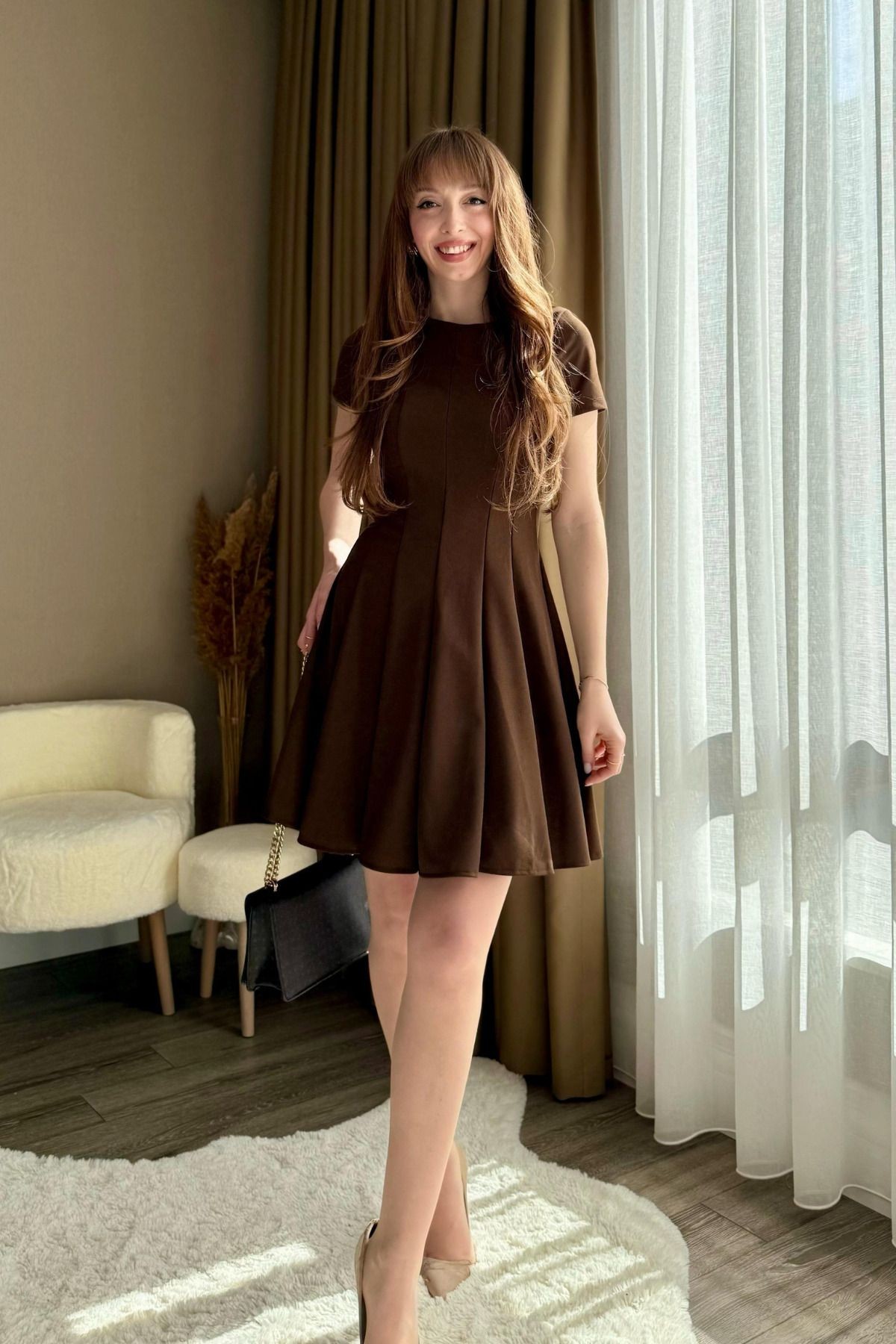 Oval Yaka Volanlı Elbise