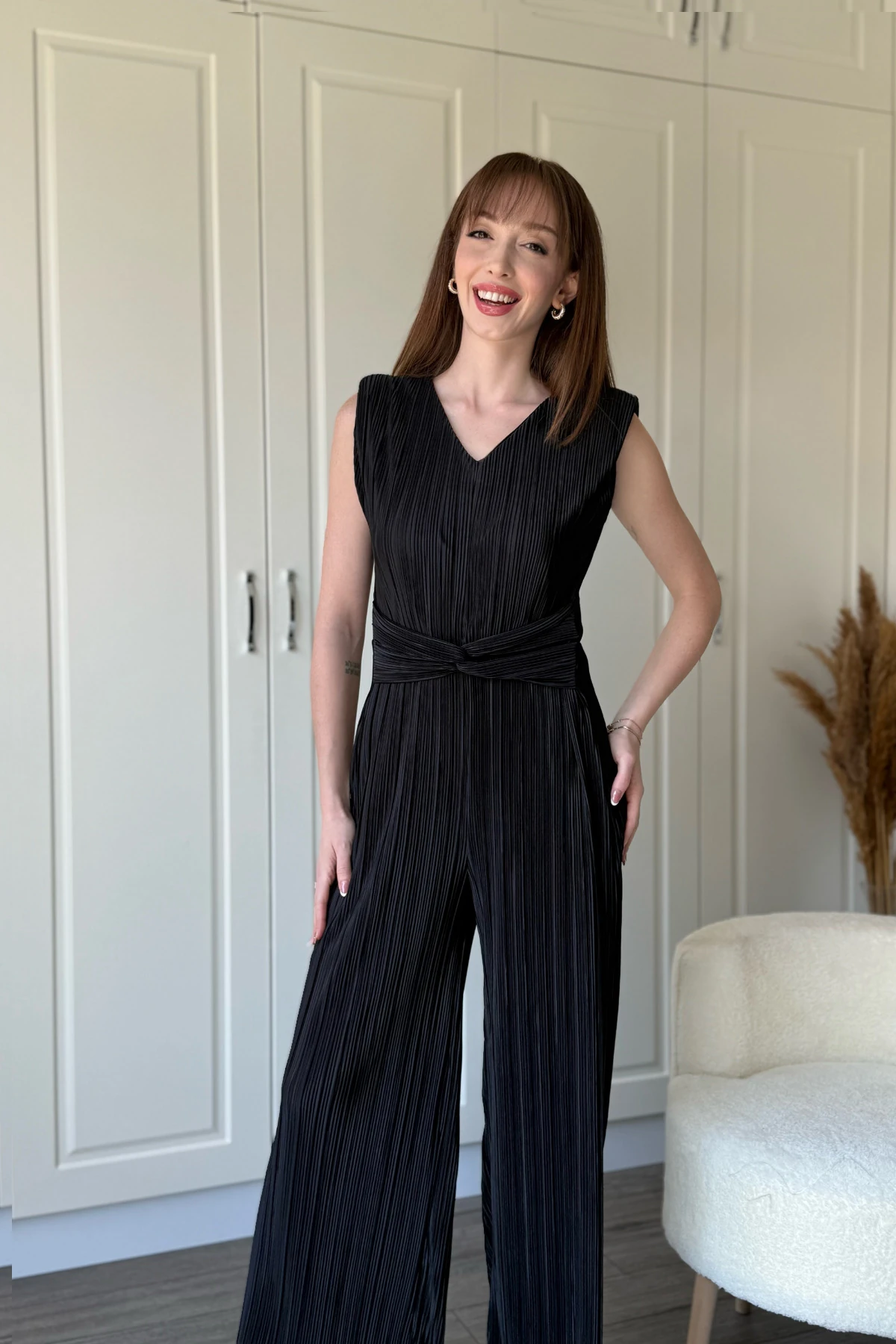 Vatkalı Bel Detaylı Krinkıl Piliseli Bol Paça Siyah Tulum