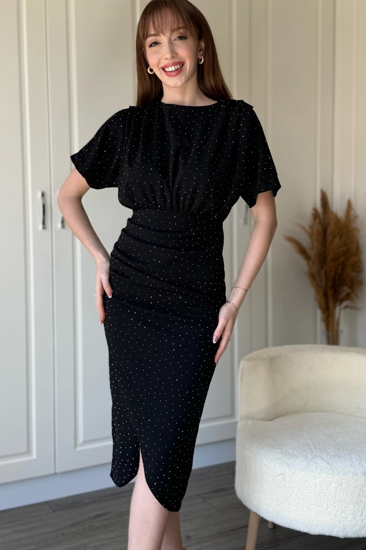 Kısa Kollu Drapeli Taşlı Midi Siyah Elbise