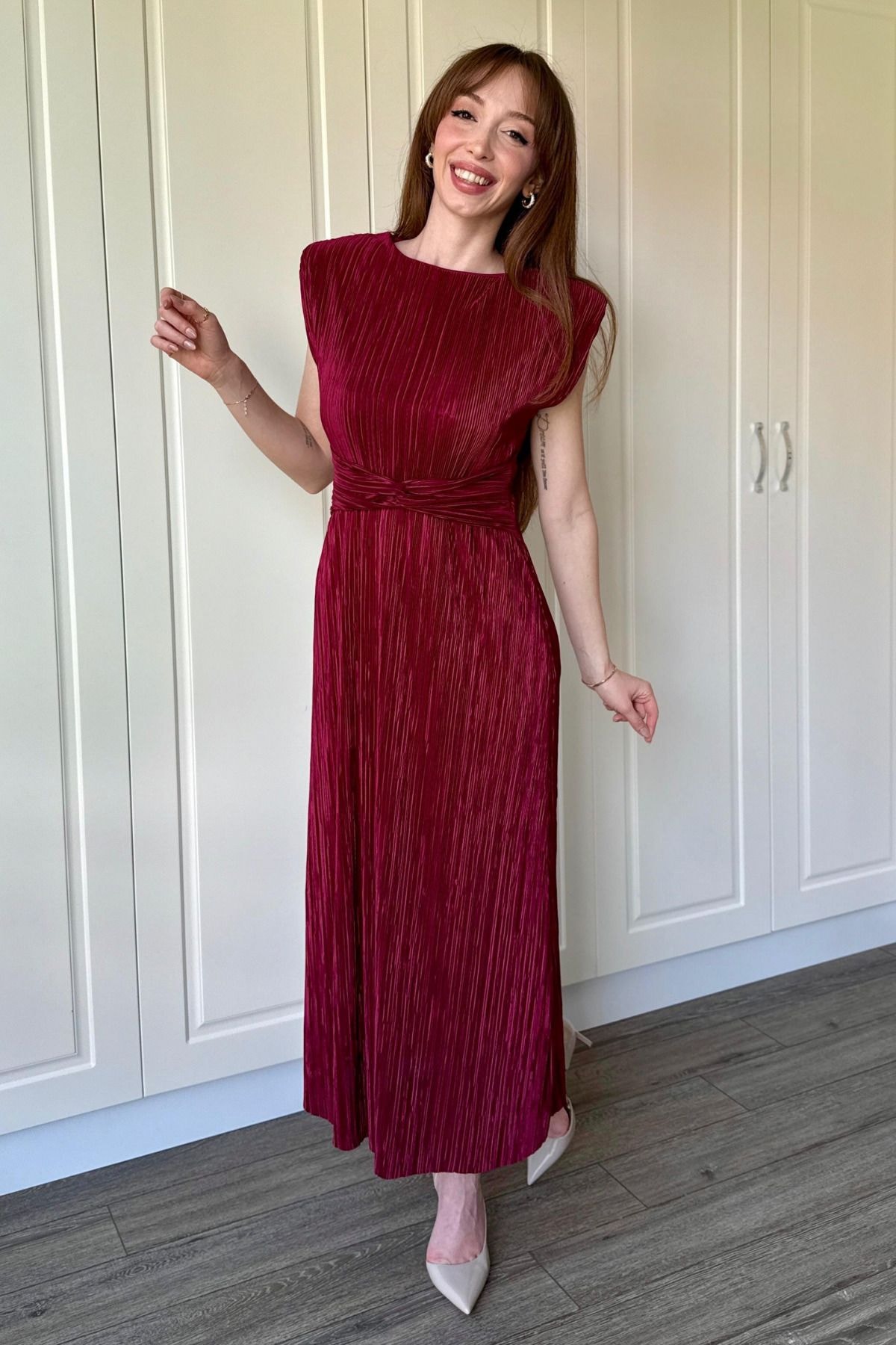 Vatkalı Krinkıl Midi Bel Detaylı Bordo Elbise