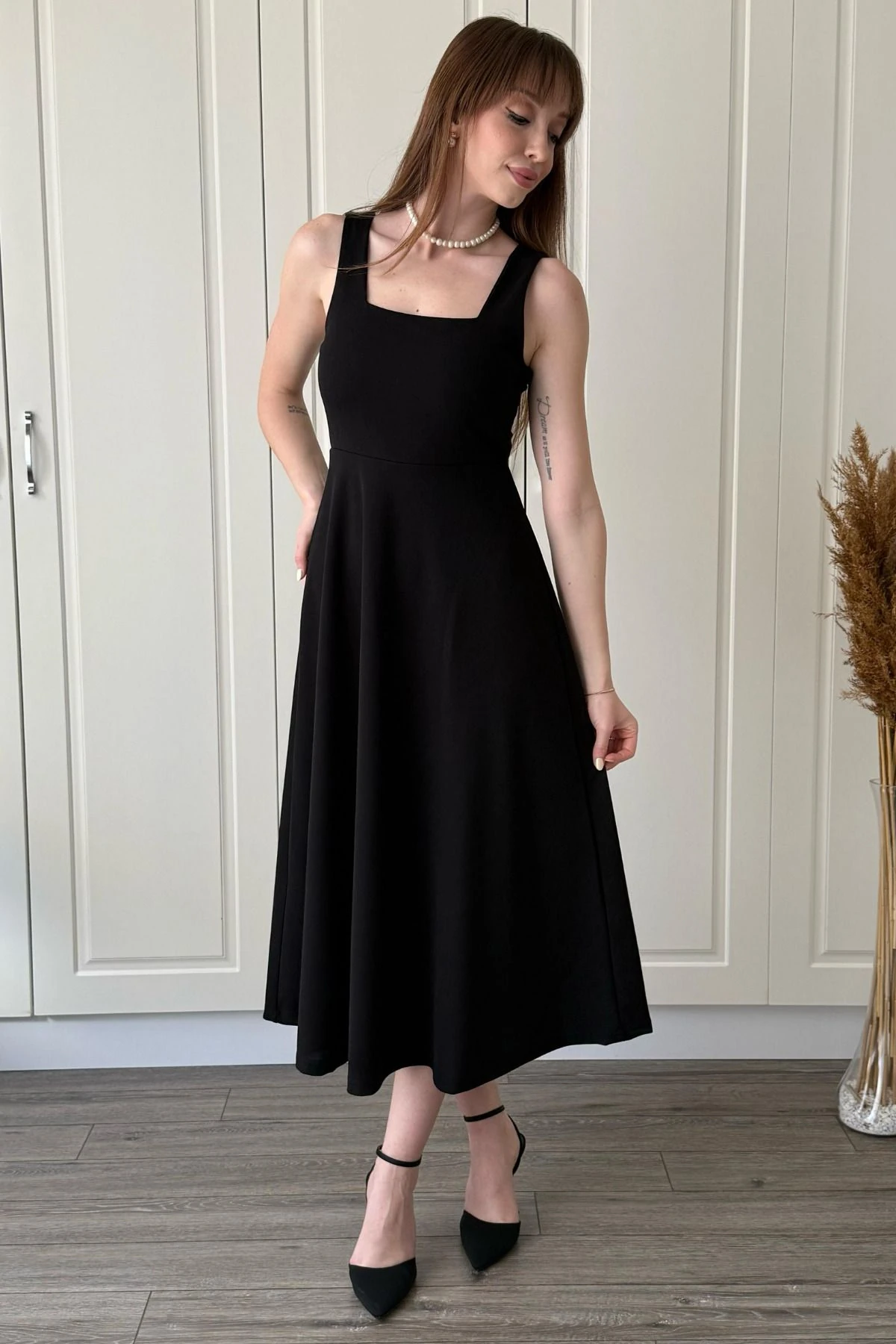 Kare Yaka Askılı Midi Elbise