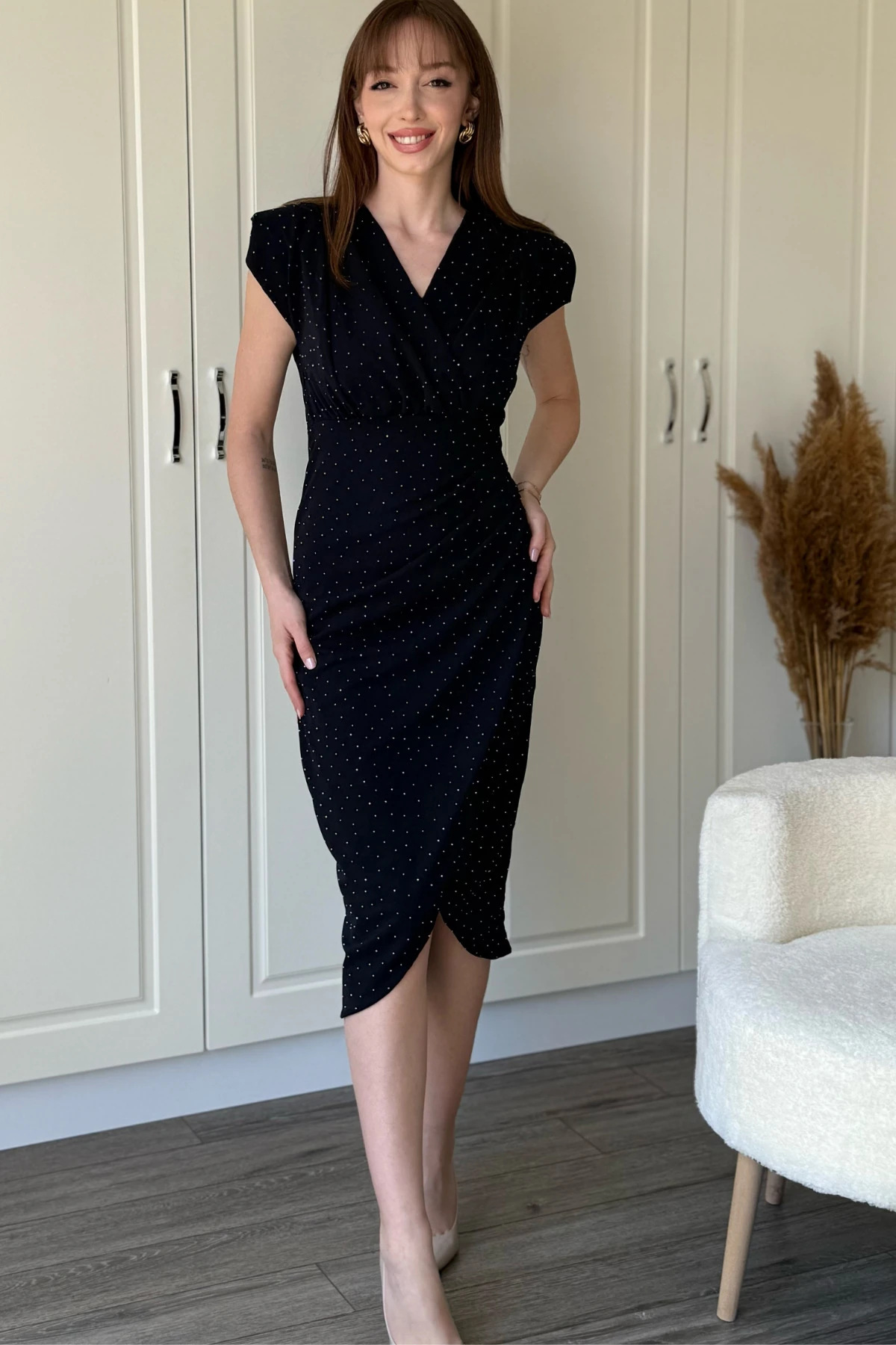 Taşlı Vatkalı Kruvaze Yaka Yırtmaçlı Midi Lacivert Elbise