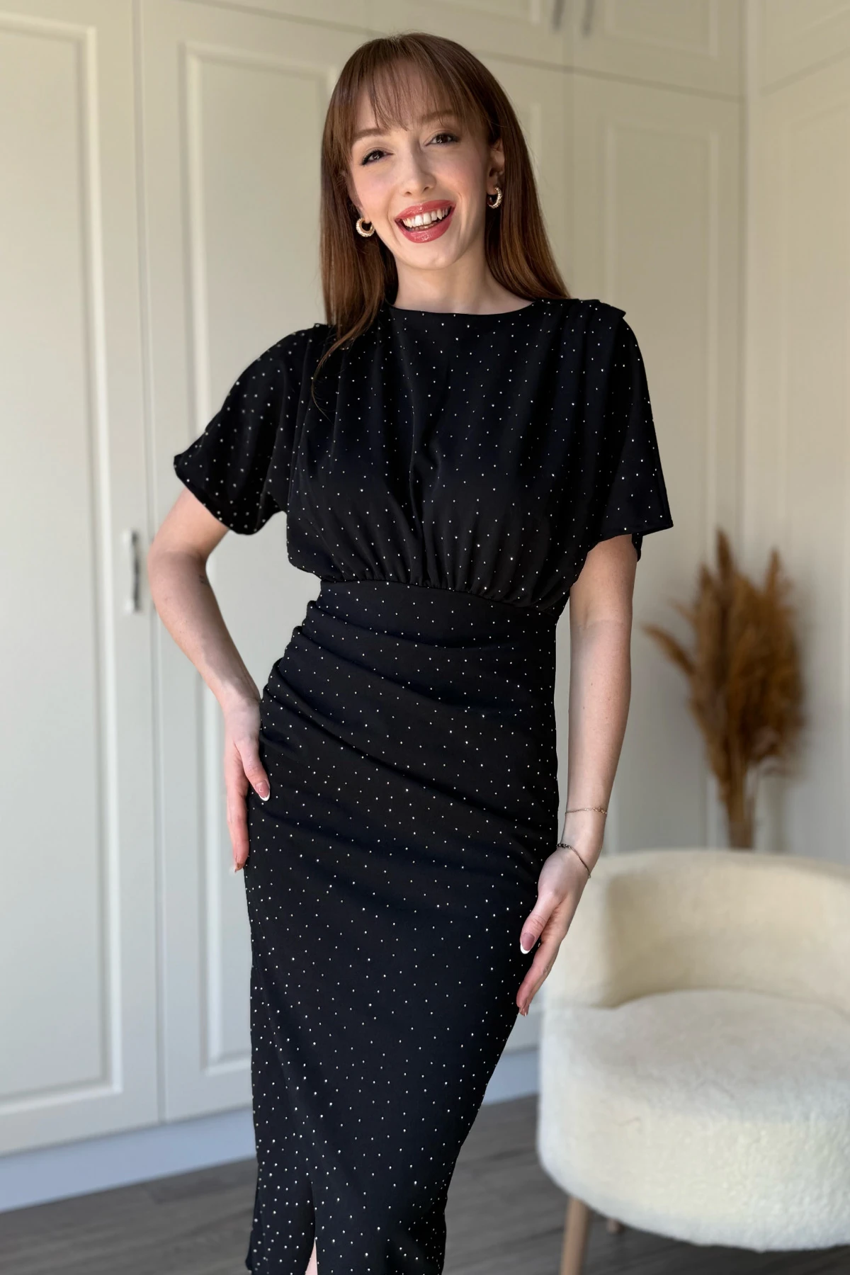 Kısa Kollu Drapeli Taşlı Midi Siyah Elbise