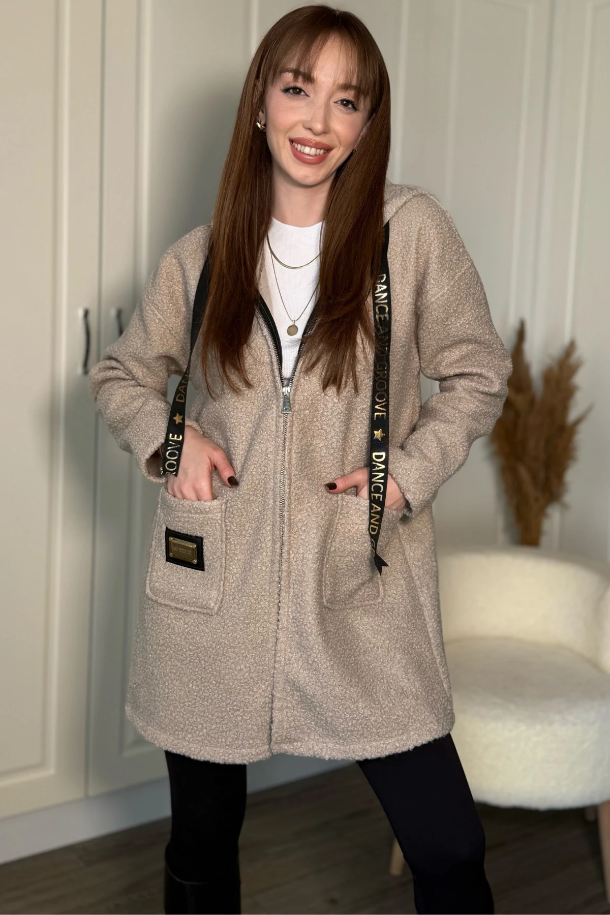 Peluş Kapüşonlu Fermuarlı Diz Altı Yumuşak Bej Hırka