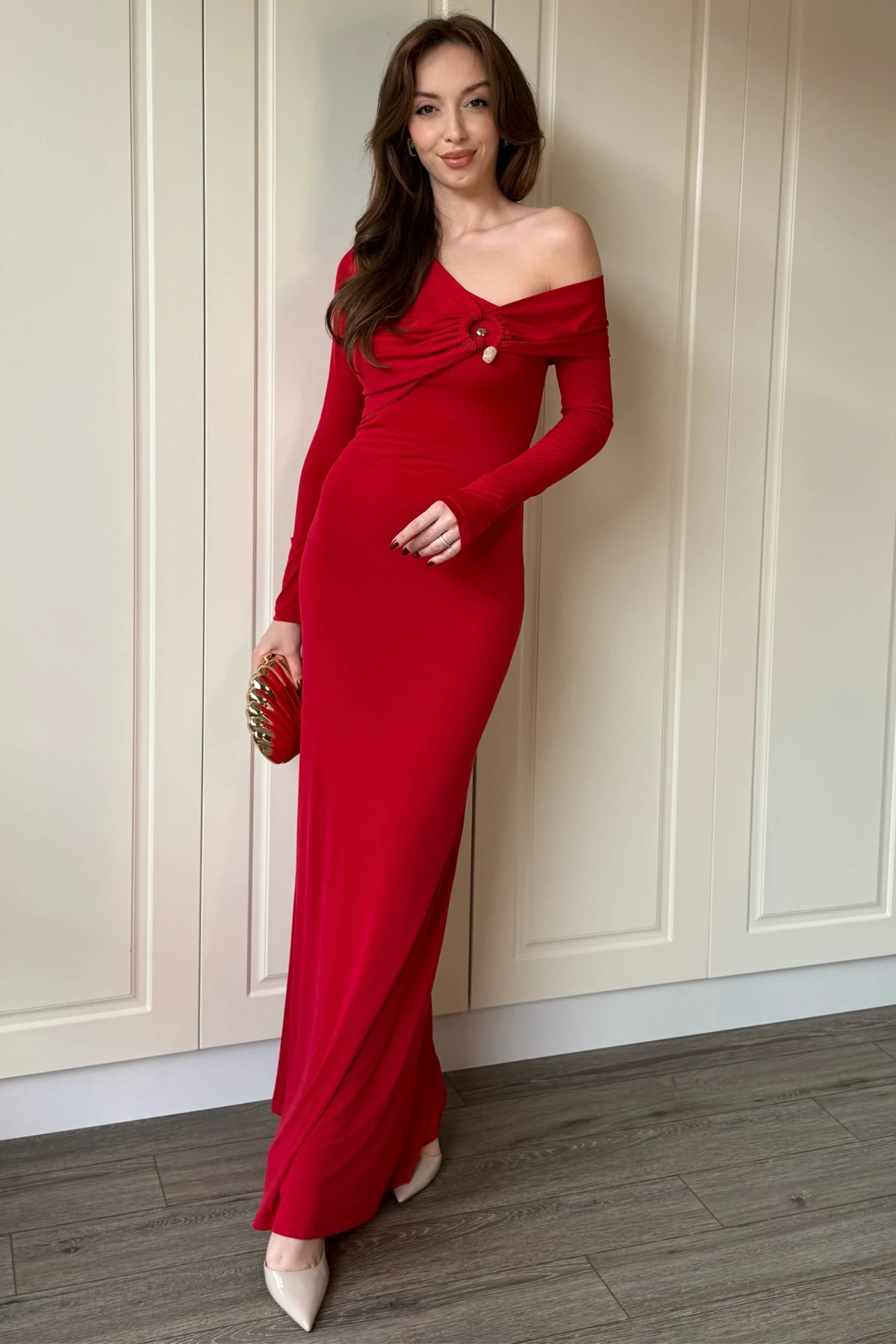 Tek Omuz Uzun Kol Tokalı Yaka Zarif Maxi Kırmızı Elbise