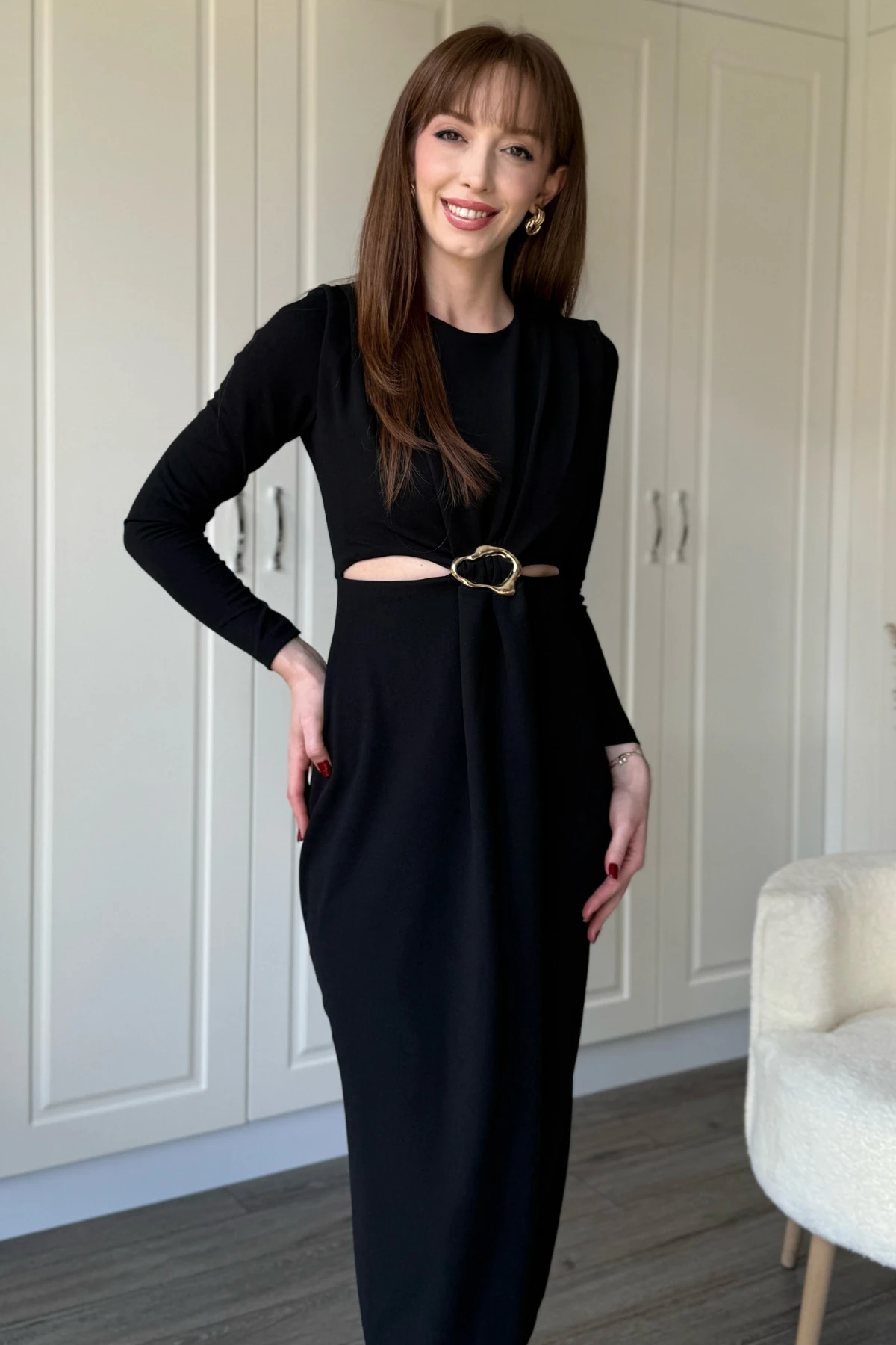 Bel Detaylı Uzun Kollu Midi Siyah Elbise