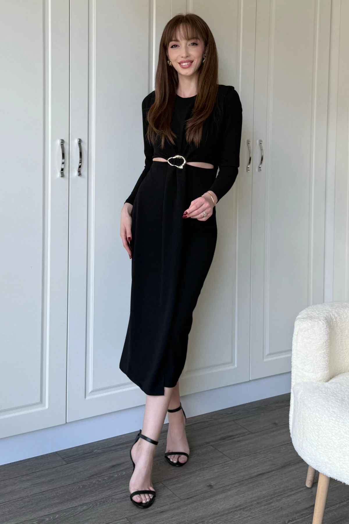 Bel Detaylı Uzun Kollu Midi Siyah Elbise