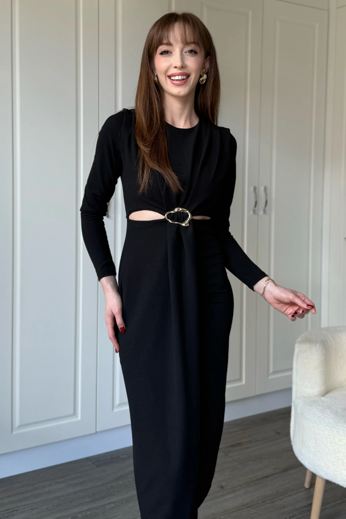 Bel Detaylı Uzun Kollu Midi Siyah Elbise