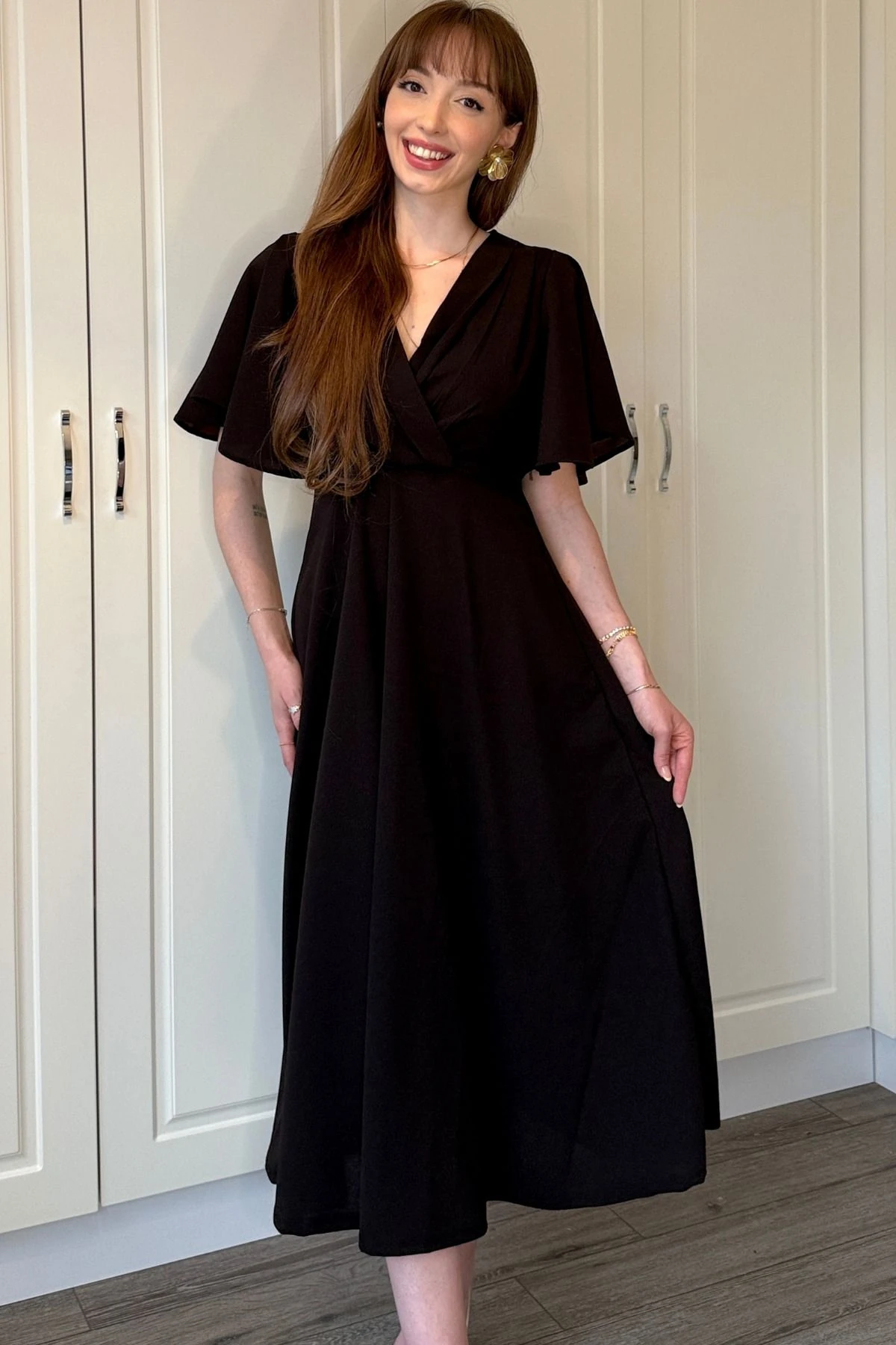 Kruvaze Yaka Kolları Volanlı Midi Elbise