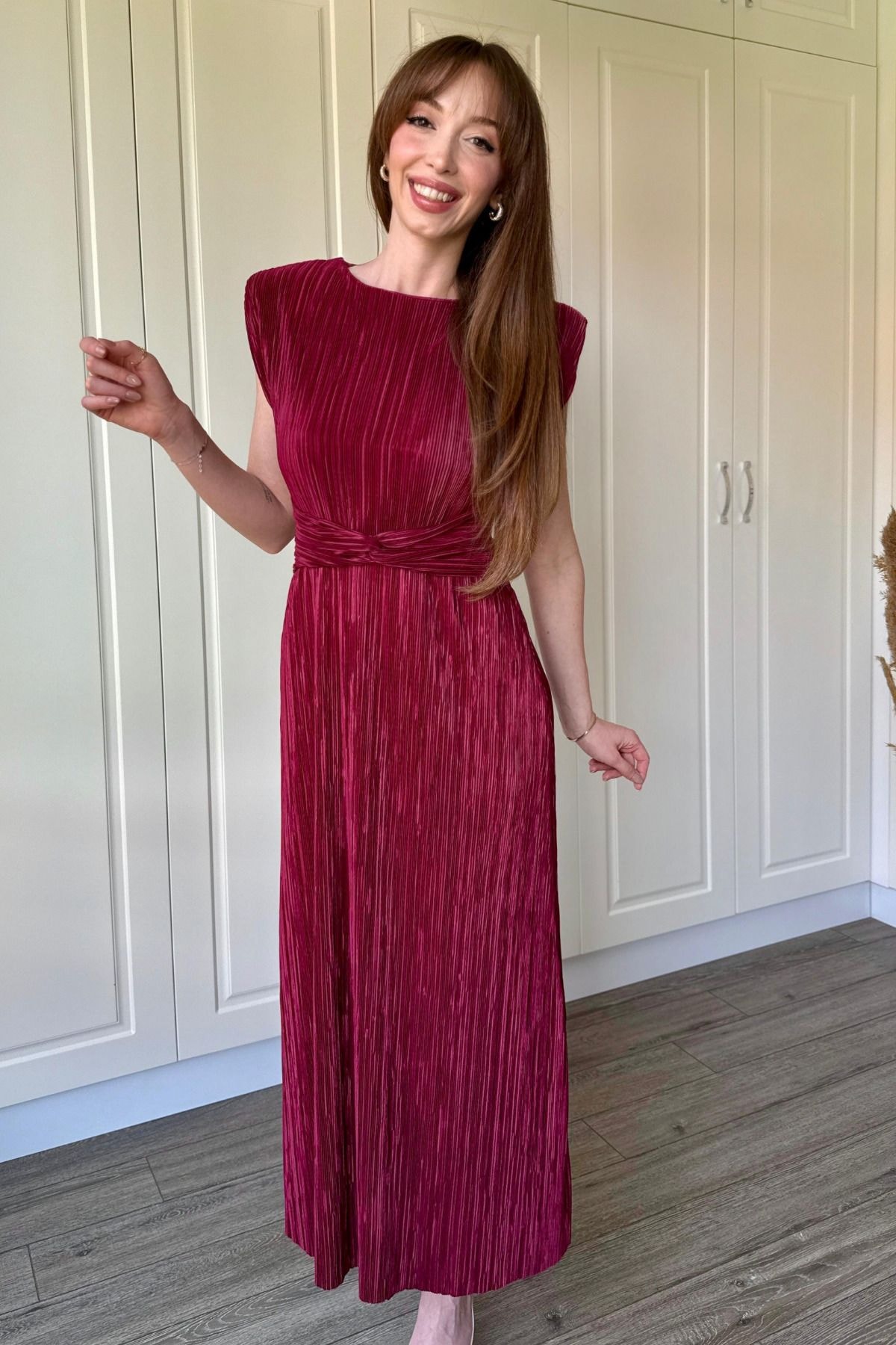 Vatkalı Krinkıl Midi Bel Detaylı Bordo Elbise