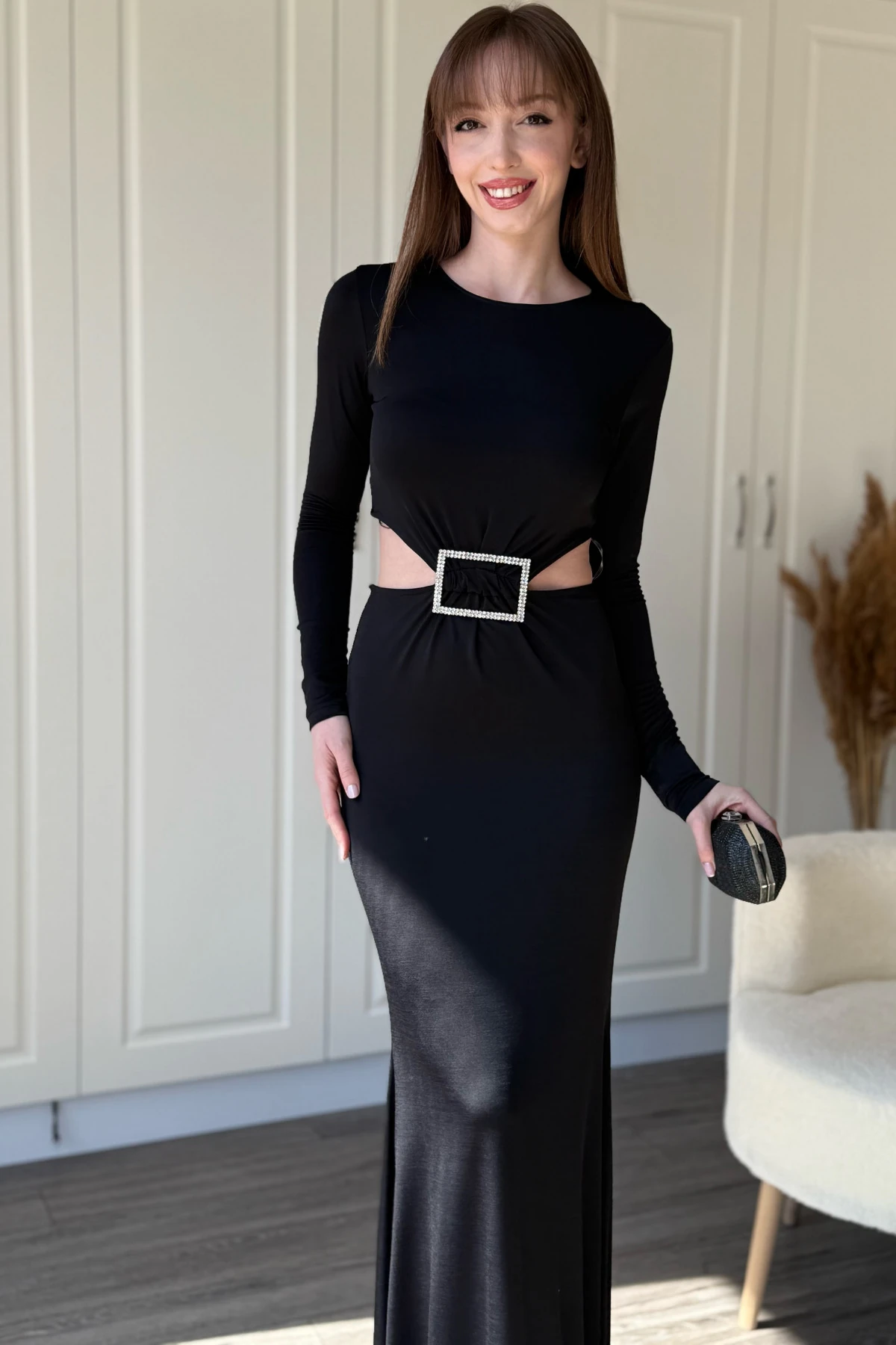 Taş Aksesuarlı Bel ve Karın Dekolteli Maxi Abiye Siyah Elbise