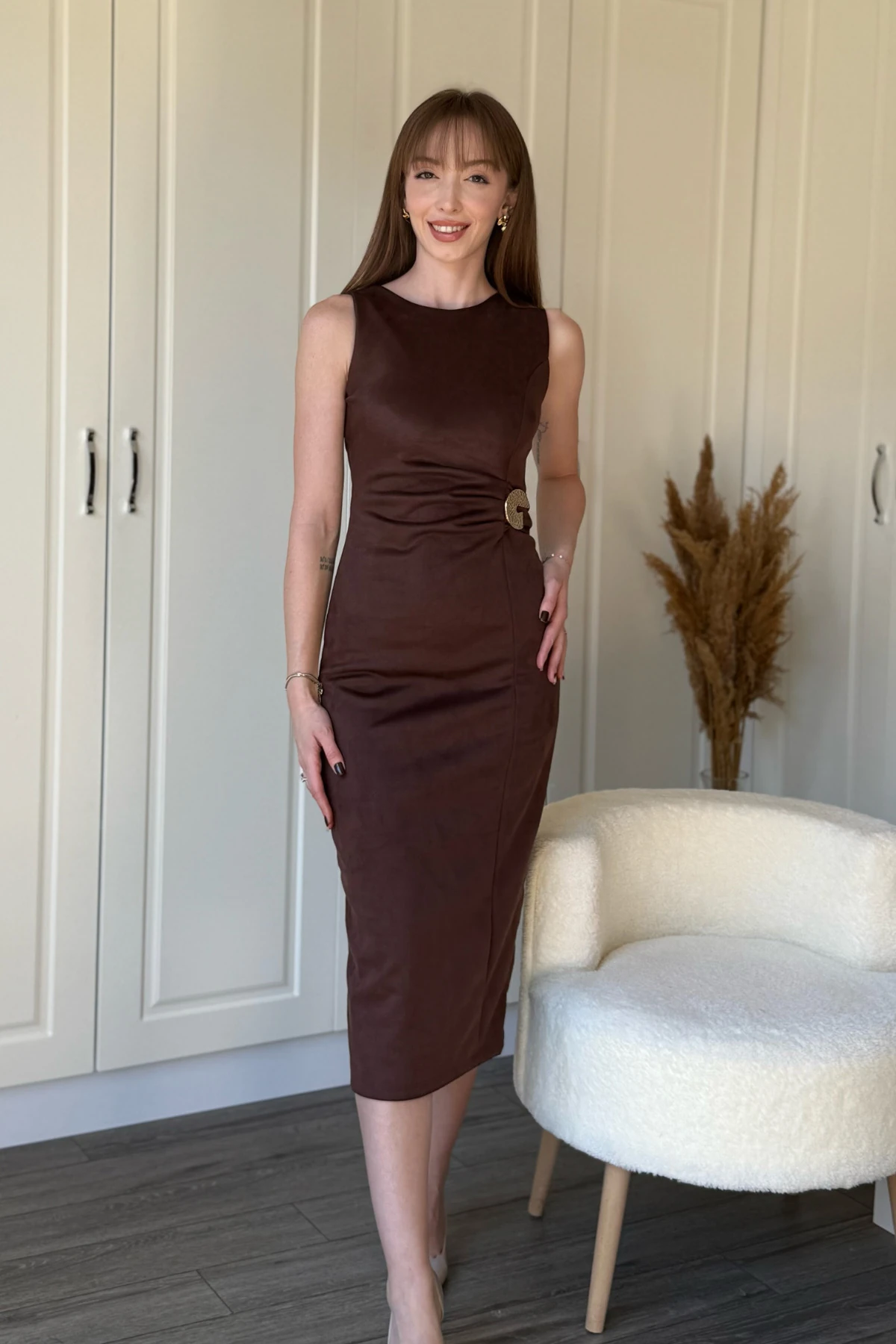 Süet Aksesuarlı Midi Zarif Elbise