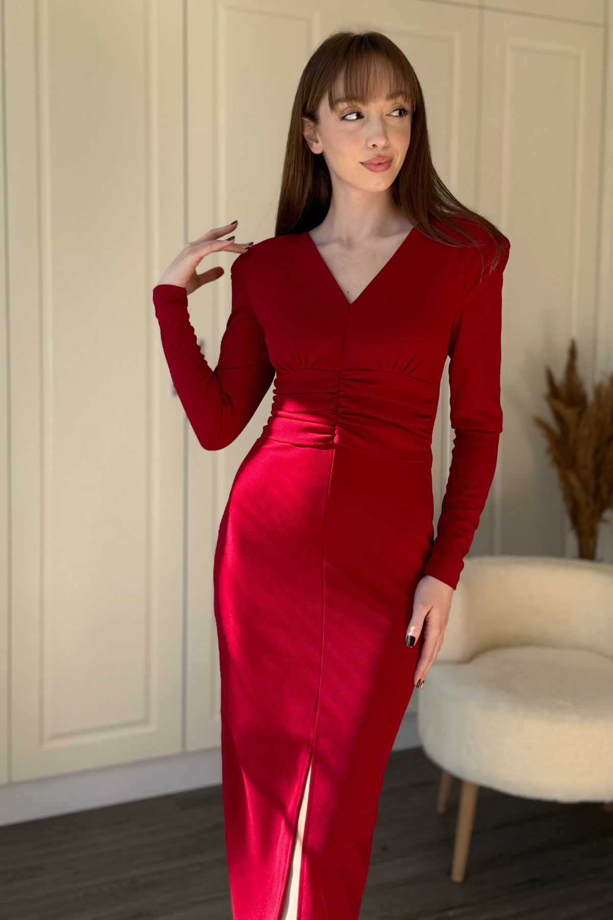 Vatkalı Beli Drapeli Önü Yırtmaçlı Midi Elbise