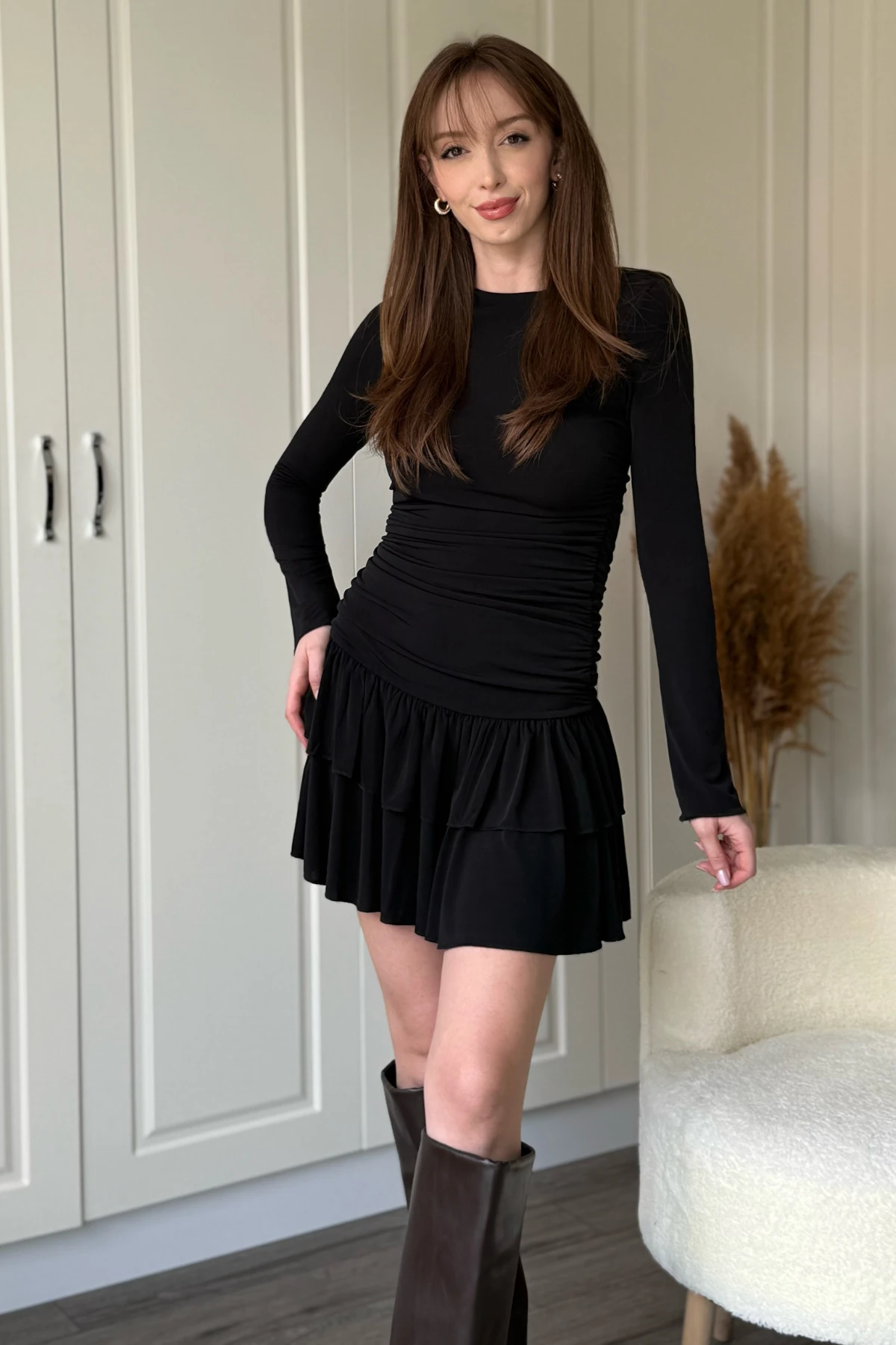 Etekleri Fırfırlı Sandy Kumaş Mini Kahverengi Elbise