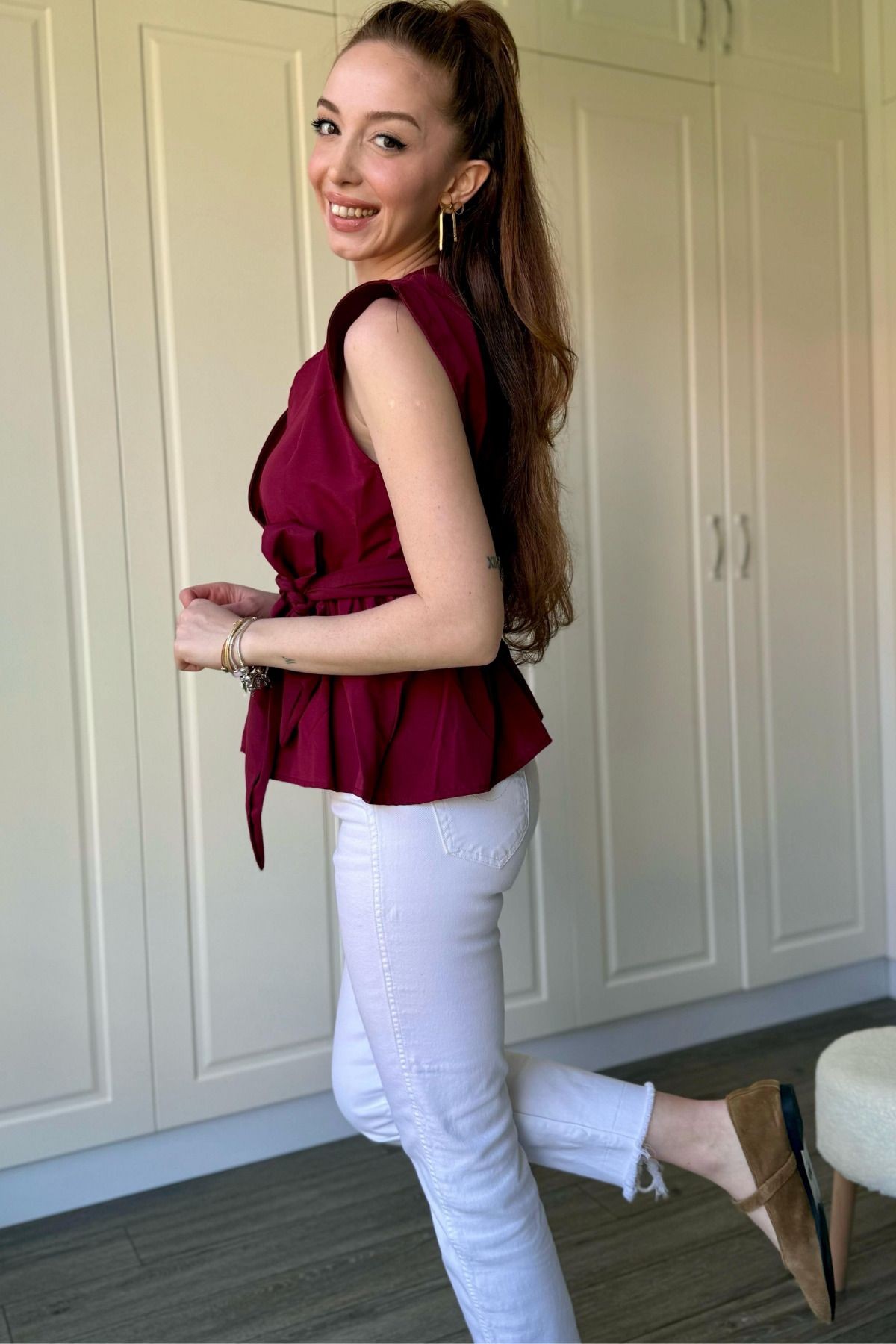 Kurdele Detaylı V Yaka Bluz