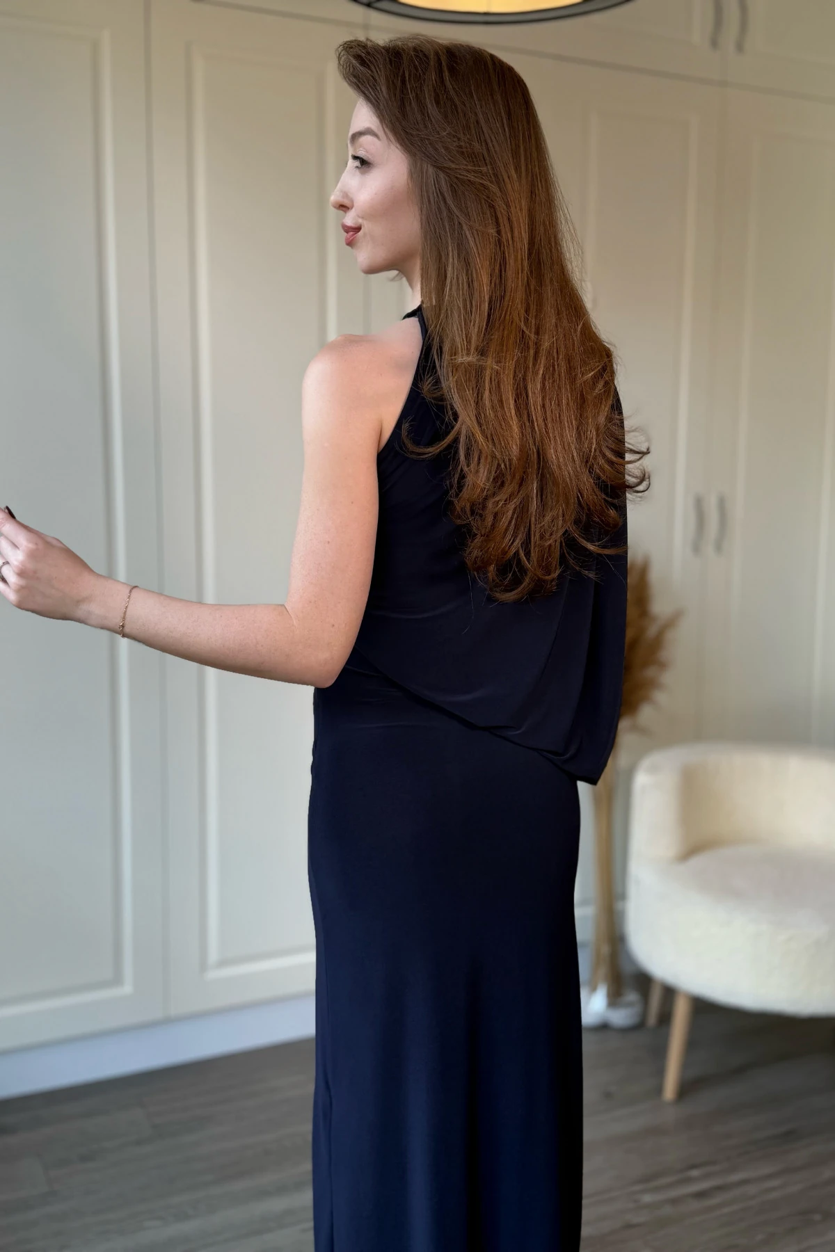 Tek Omuz Boyunlu Zarif Dökümlü Lacivert Maxi Elbise