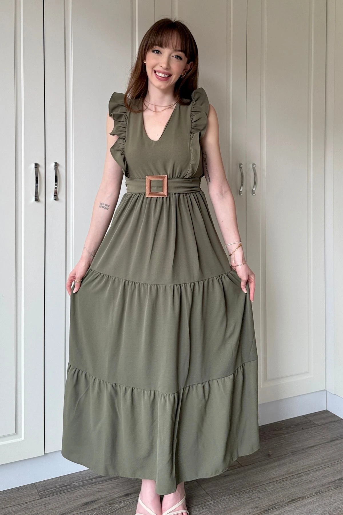 Kol Fırfırlı Yırtmaçlı Uzun Elbise