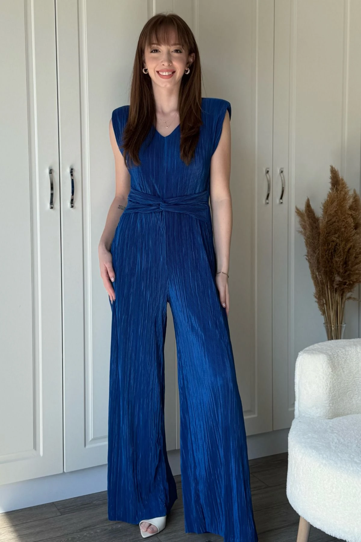 Vatkalı Bel Detaylı Krinkıl Piliseli Bol Paça Beyaz Tulum