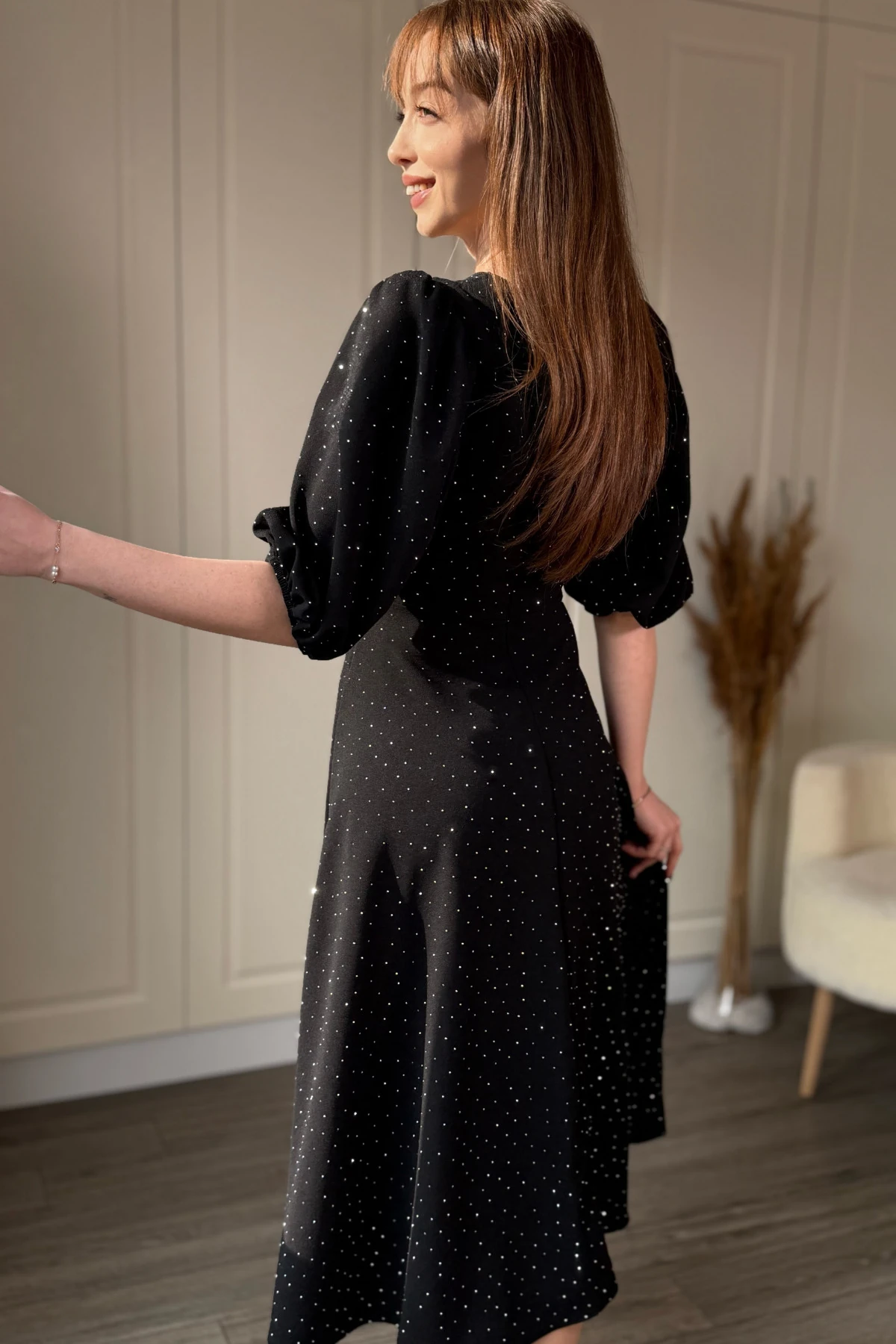 Taşlı Aksesuar Kemerli Midi Kloş Siyah Elbise