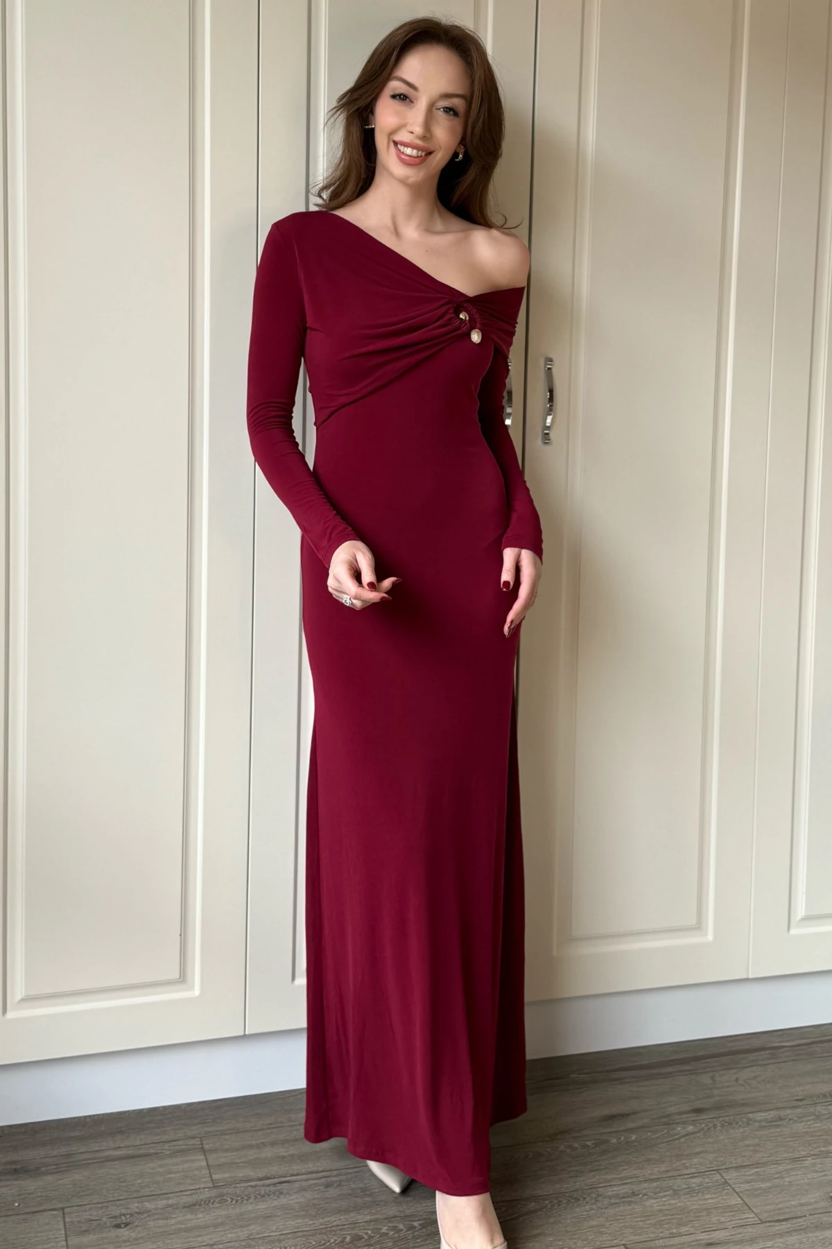 Tek Omuz Uzun Kol Tokalı Yaka Zarif Maxi Elbise