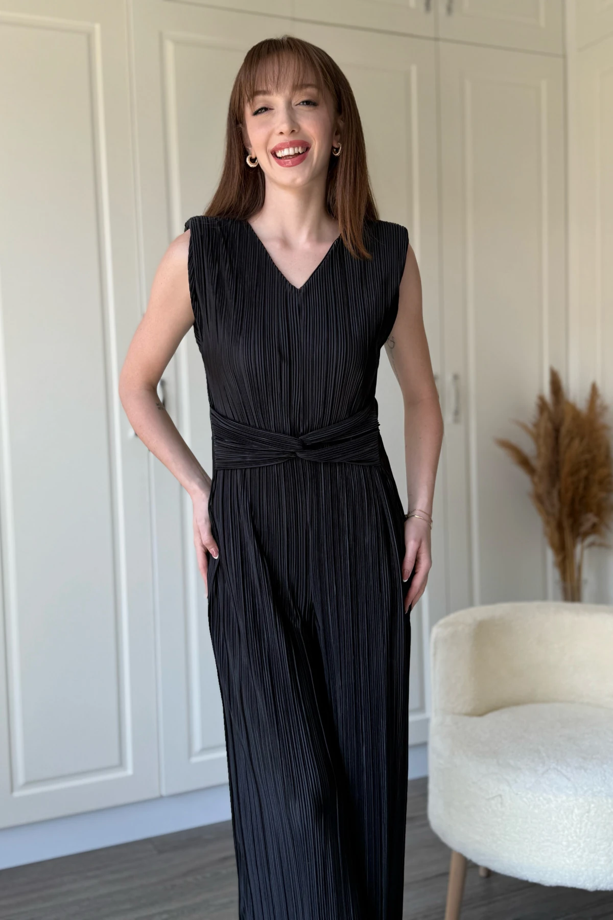 Vatkalı Bel Detaylı Krinkıl Piliseli Bol Paça Siyah Tulum