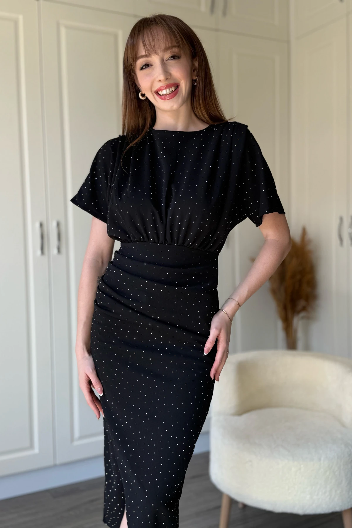 Kısa Kollu Drapeli Taşlı Midi Siyah Elbise