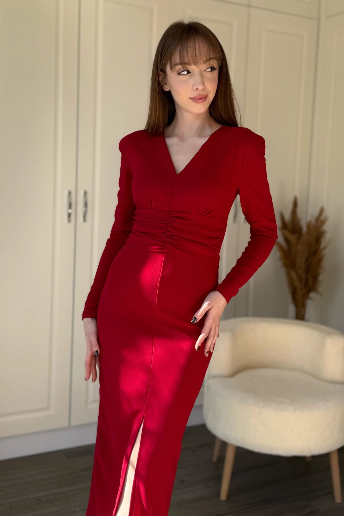 Vatkalı Beli Drapeli Önü Yırtmaçlı Midi Elbise