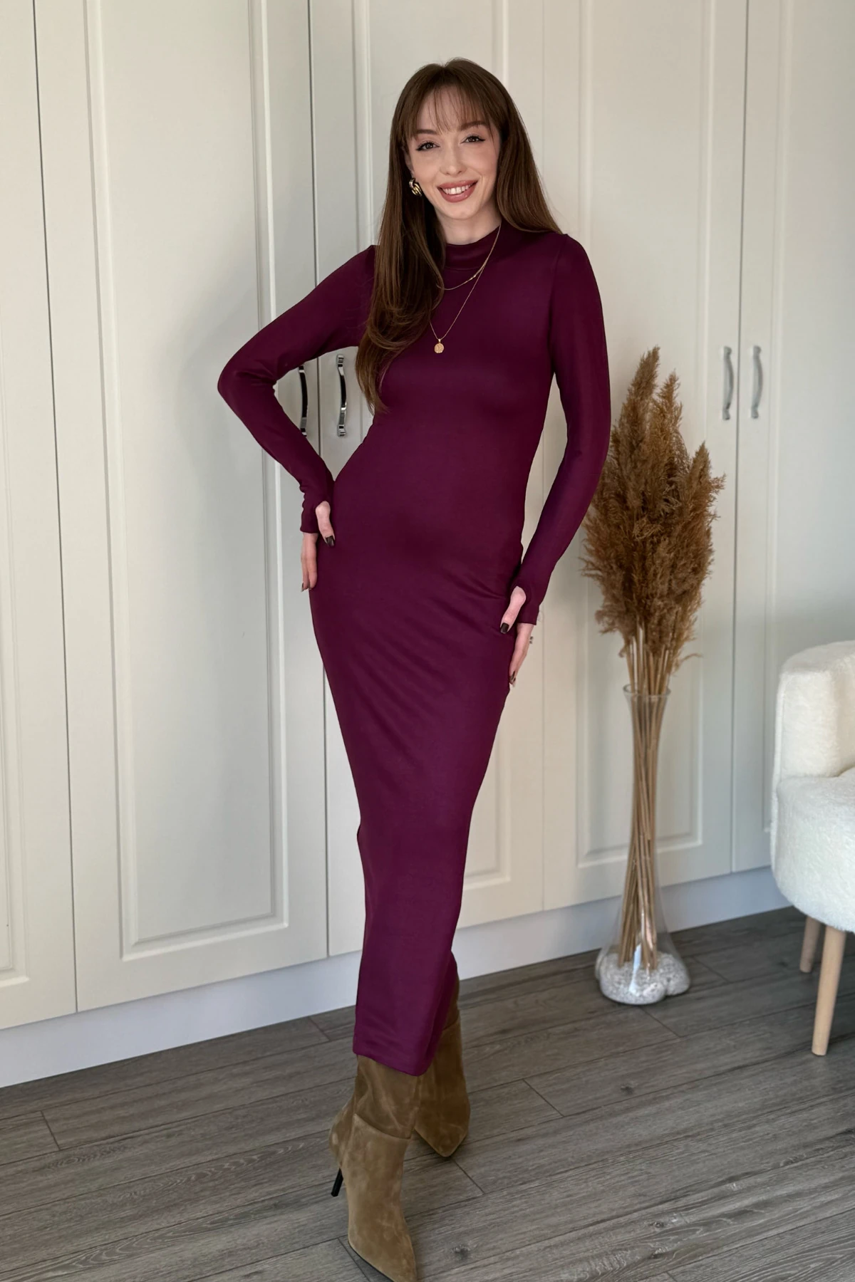 Dik Yaka Midi Yırtmaçlı Elbise