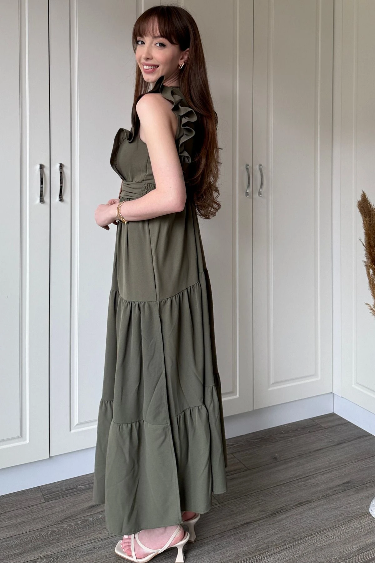 Kol Fırfırlı Yırtmaçlı Uzun Elbise