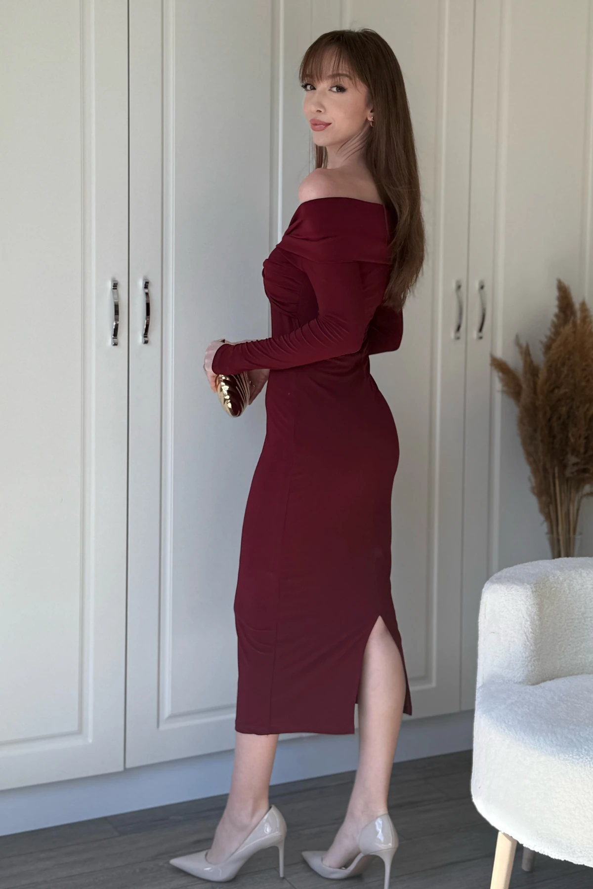 Omuz Detaylı Vücudu Saran Midi Bordo Elbise