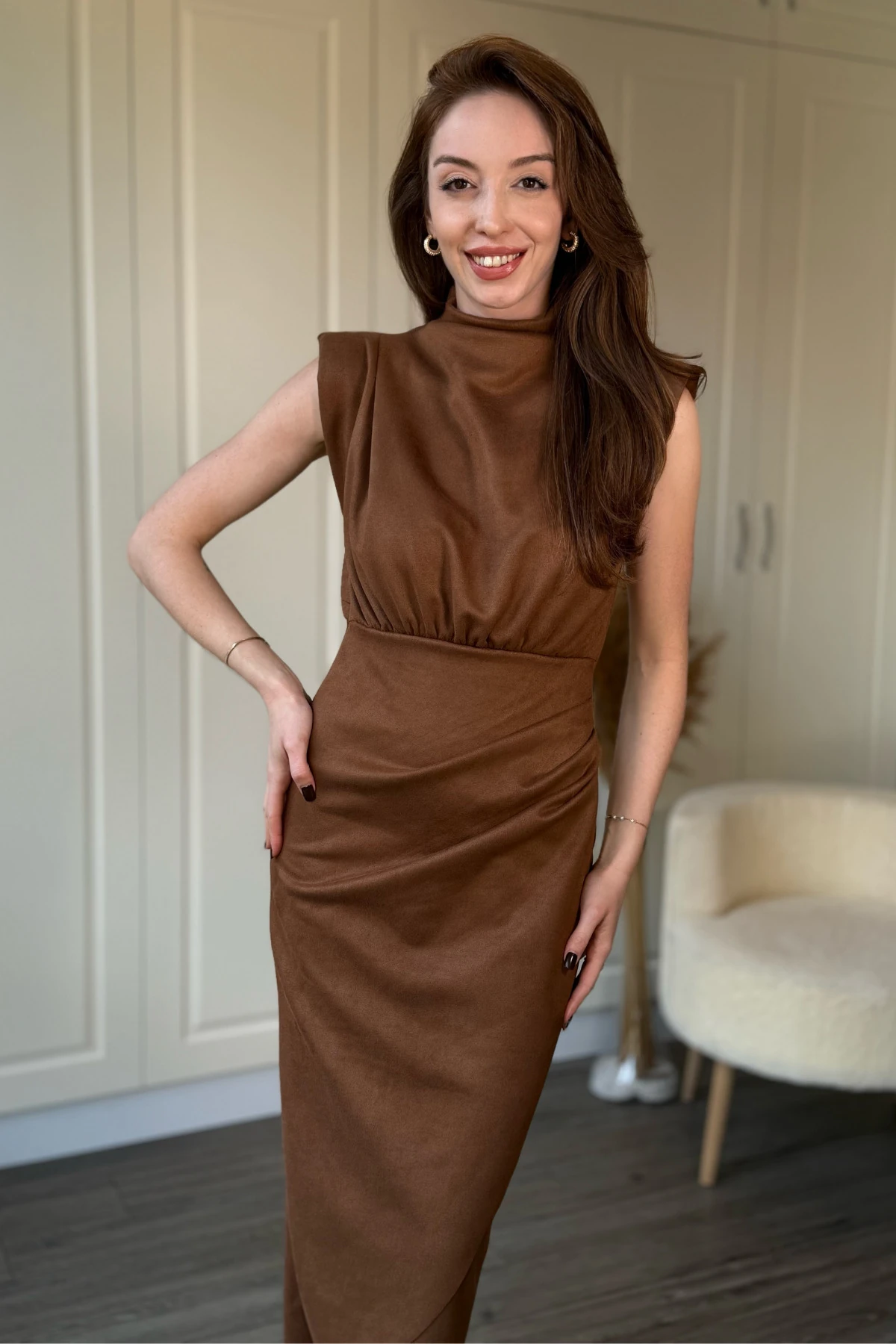 Süet Vatkalı Önü Yırtmaçlı Camel Midi Elbise