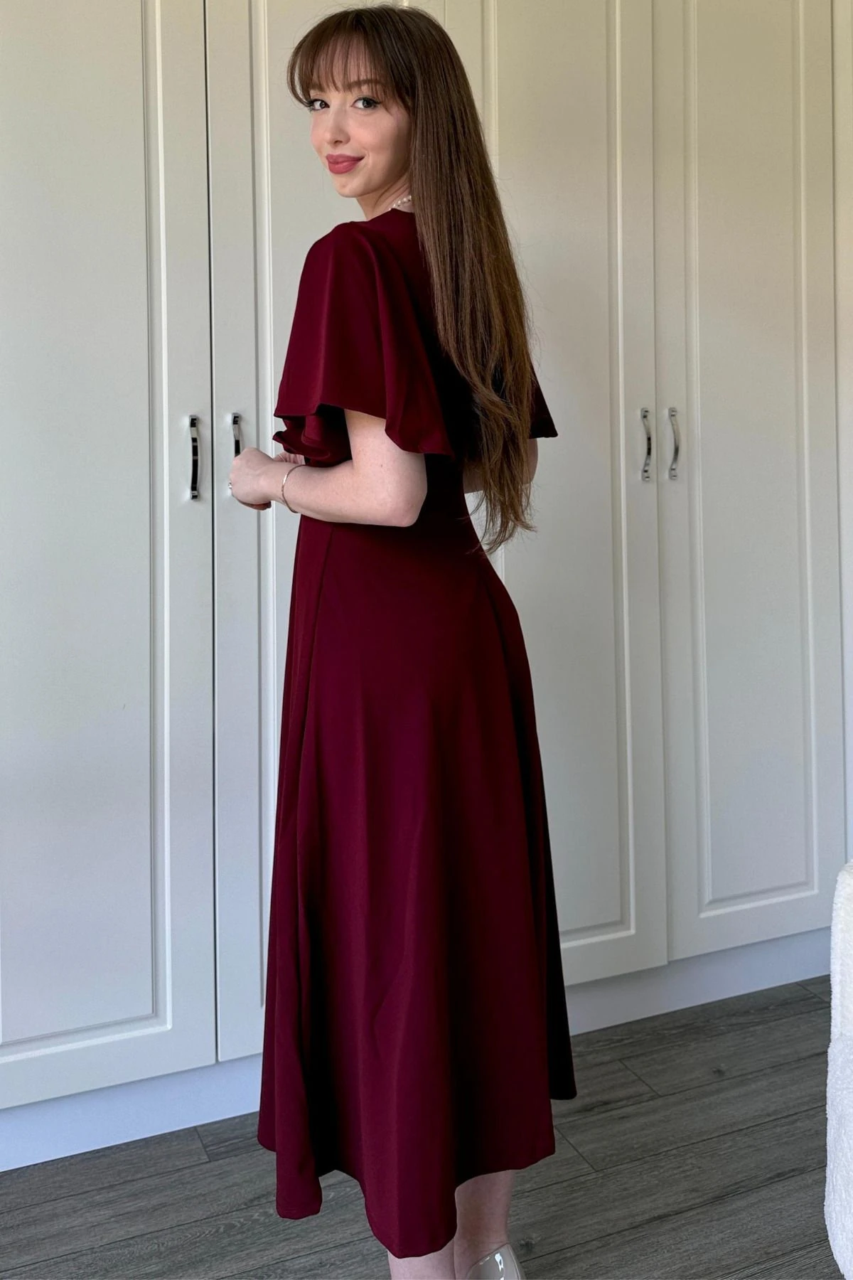 Kruvaze Yaka Kolları Volanlı Midi Elbise