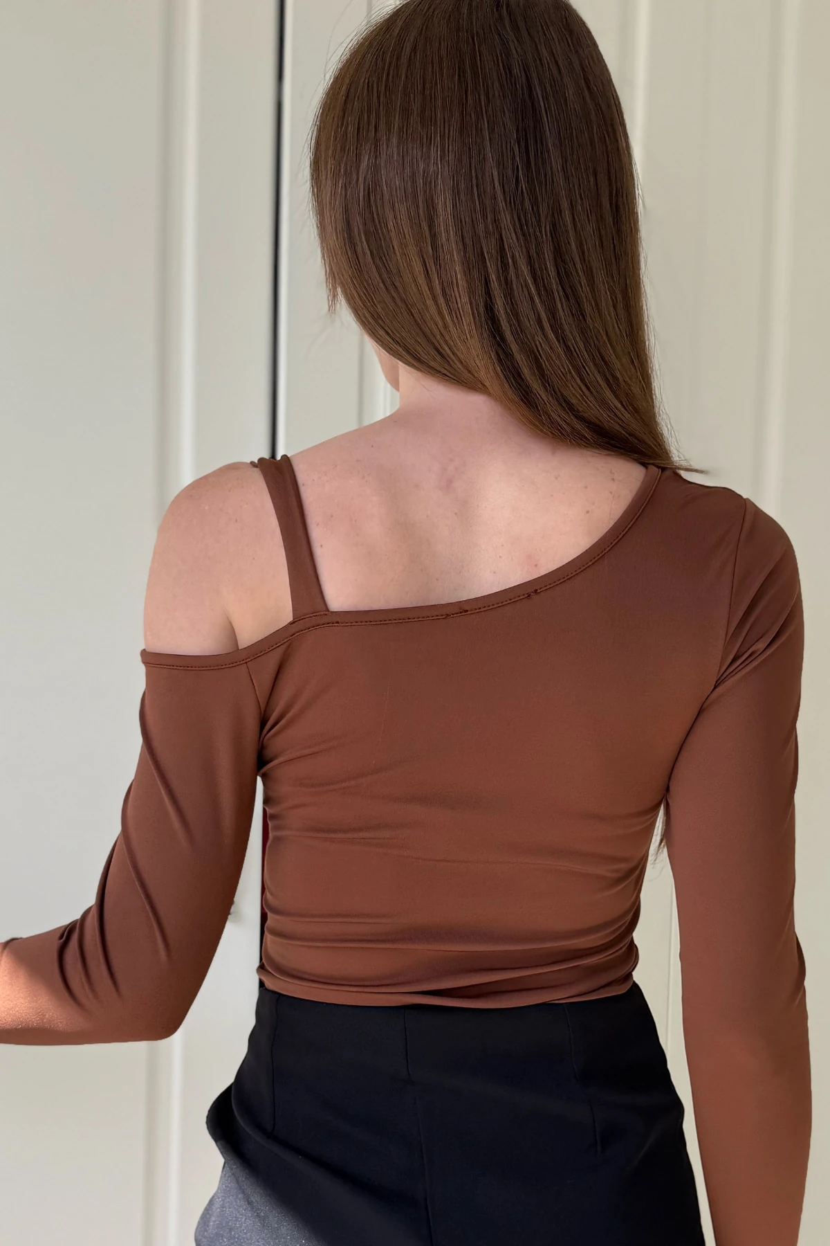 Omuz Detaylı Aksesuarlı Bluz