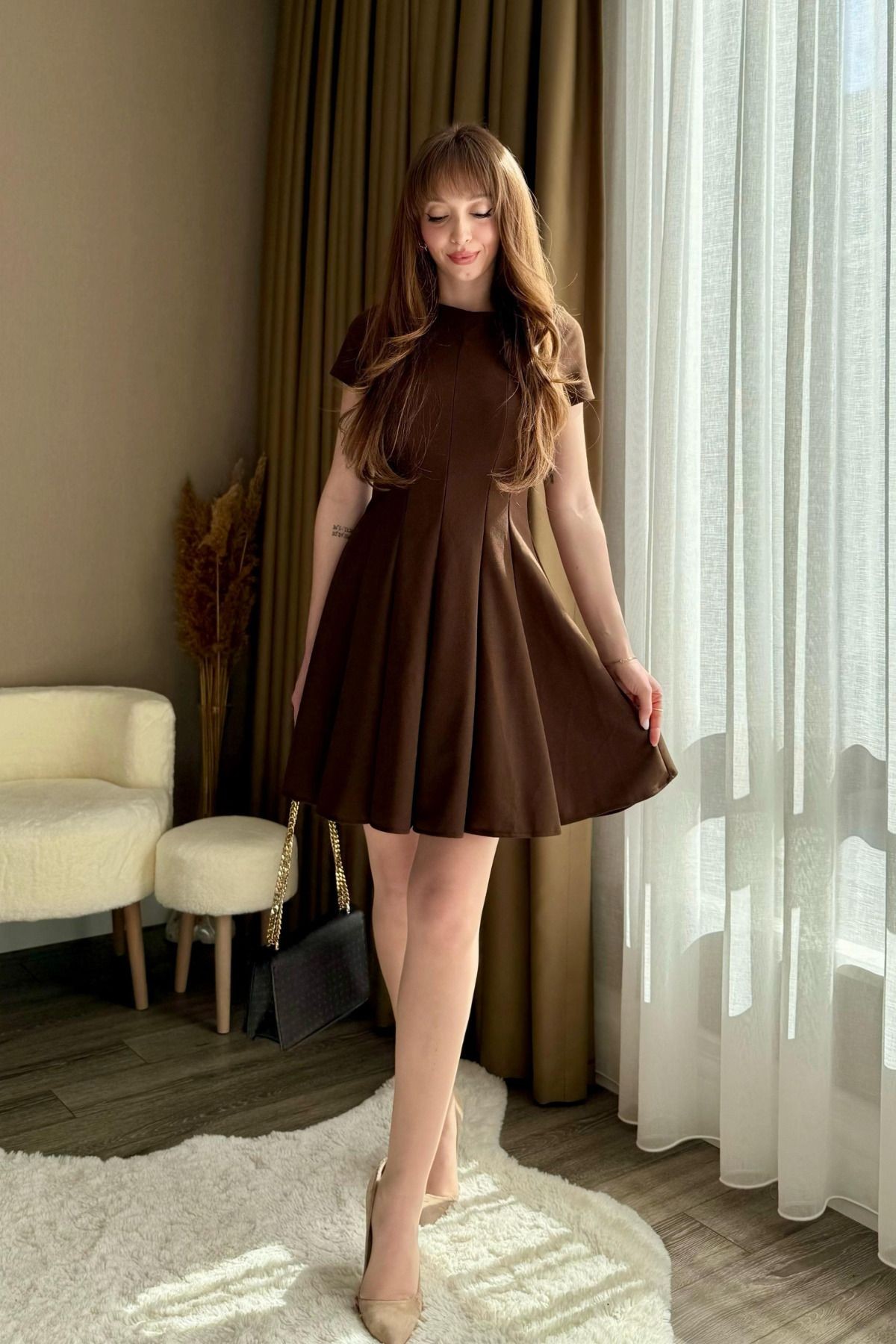 Oval Yaka Volanlı Elbise