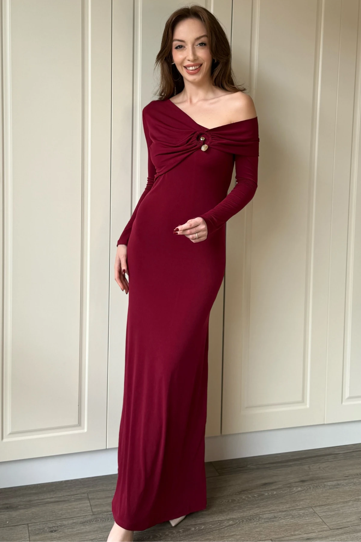 Tek Omuz Uzun Kol Tokalı Yaka Zarif Maxi Elbise