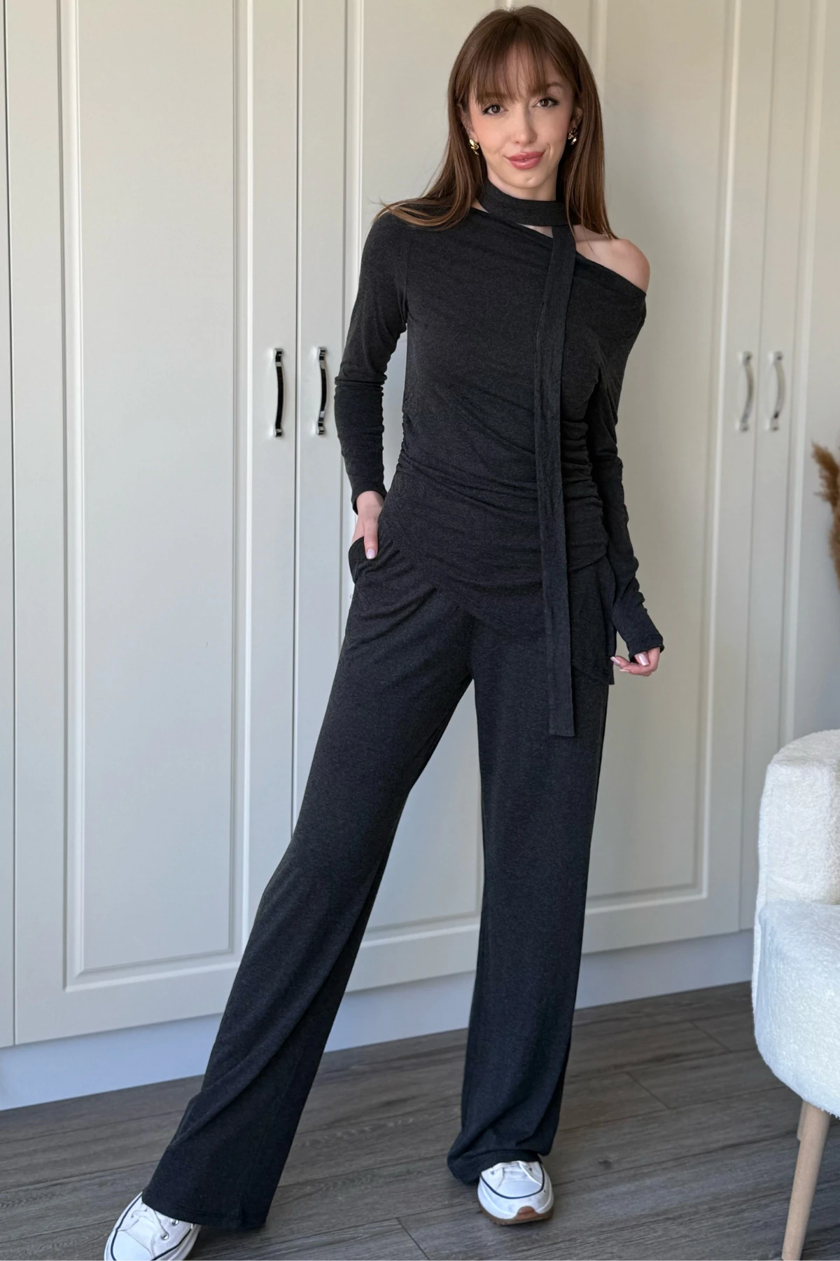 Asimetrik Yaka Fularlı Antrasit Takım