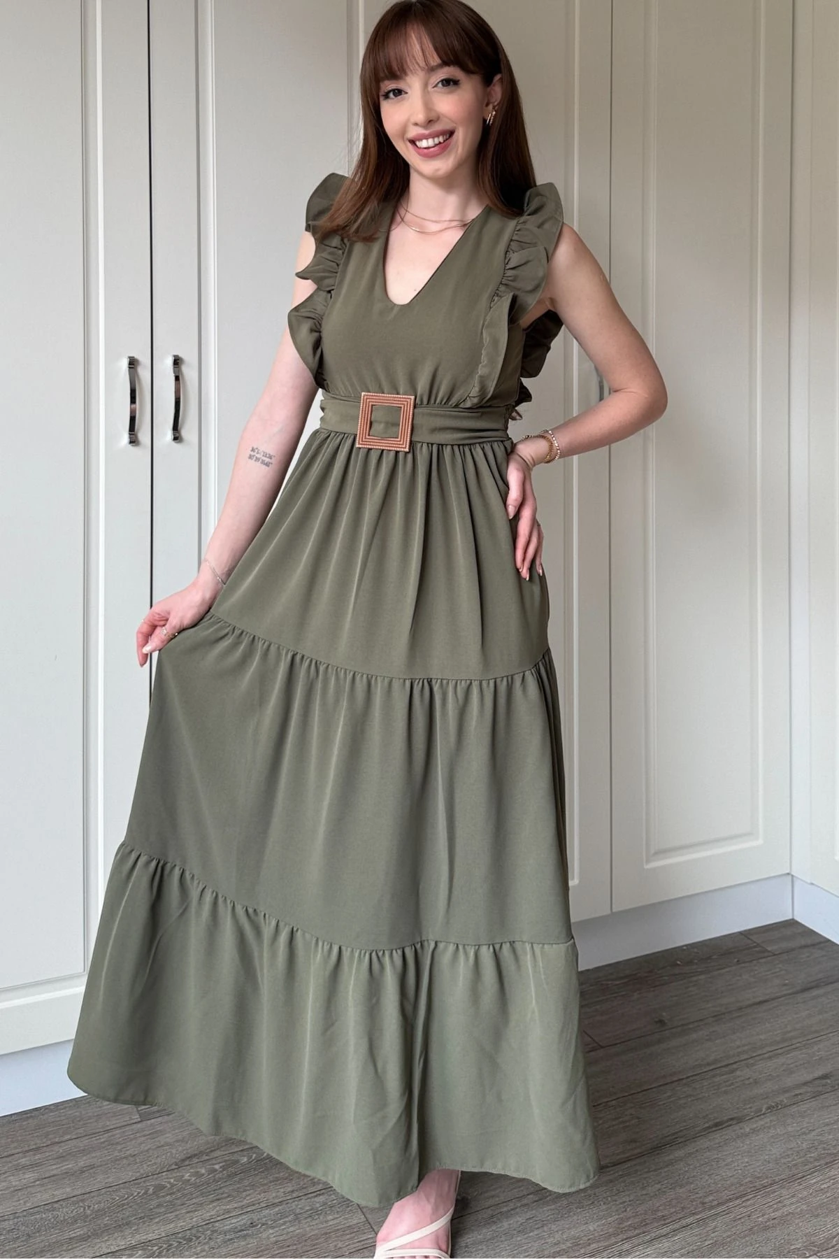 Kol Fırfırlı Yırtmaçlı Uzun Elbise