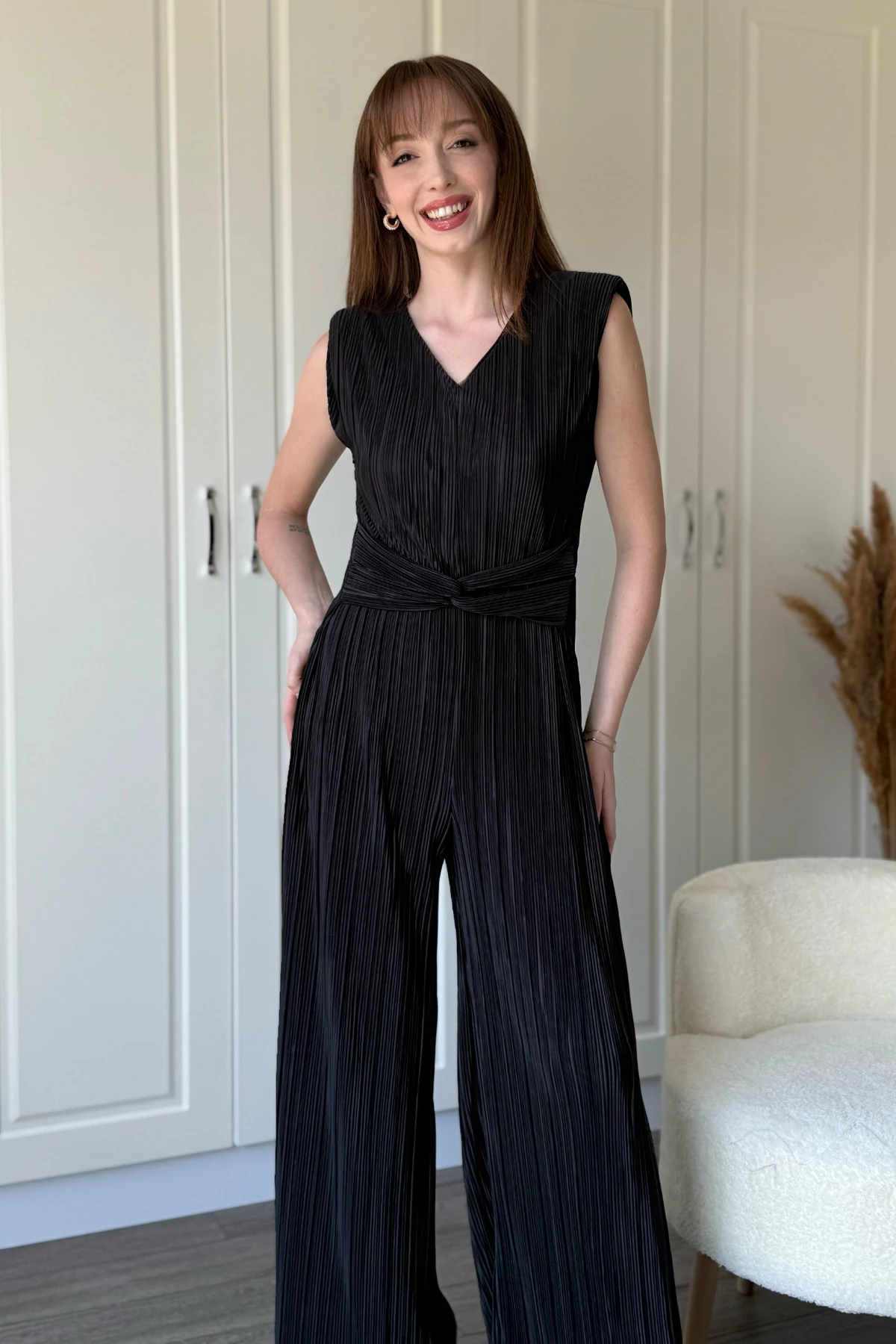 Vatkalı Bel Detaylı Krinkıl Piliseli Bol Paça Siyah Tulum