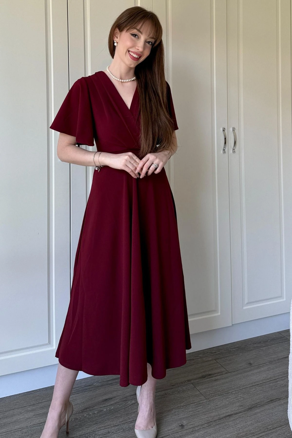 Kruvaze Yaka Kolları Volanlı Midi Elbise