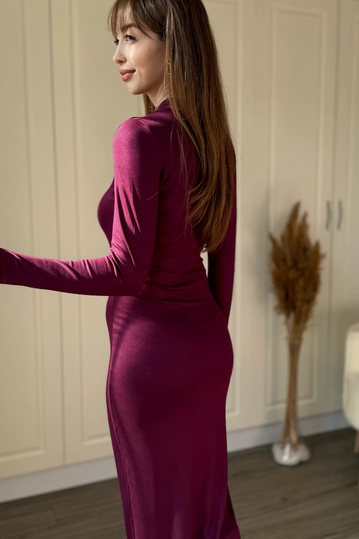 Dik Yaka Midi Yırtmaçlı Elbise