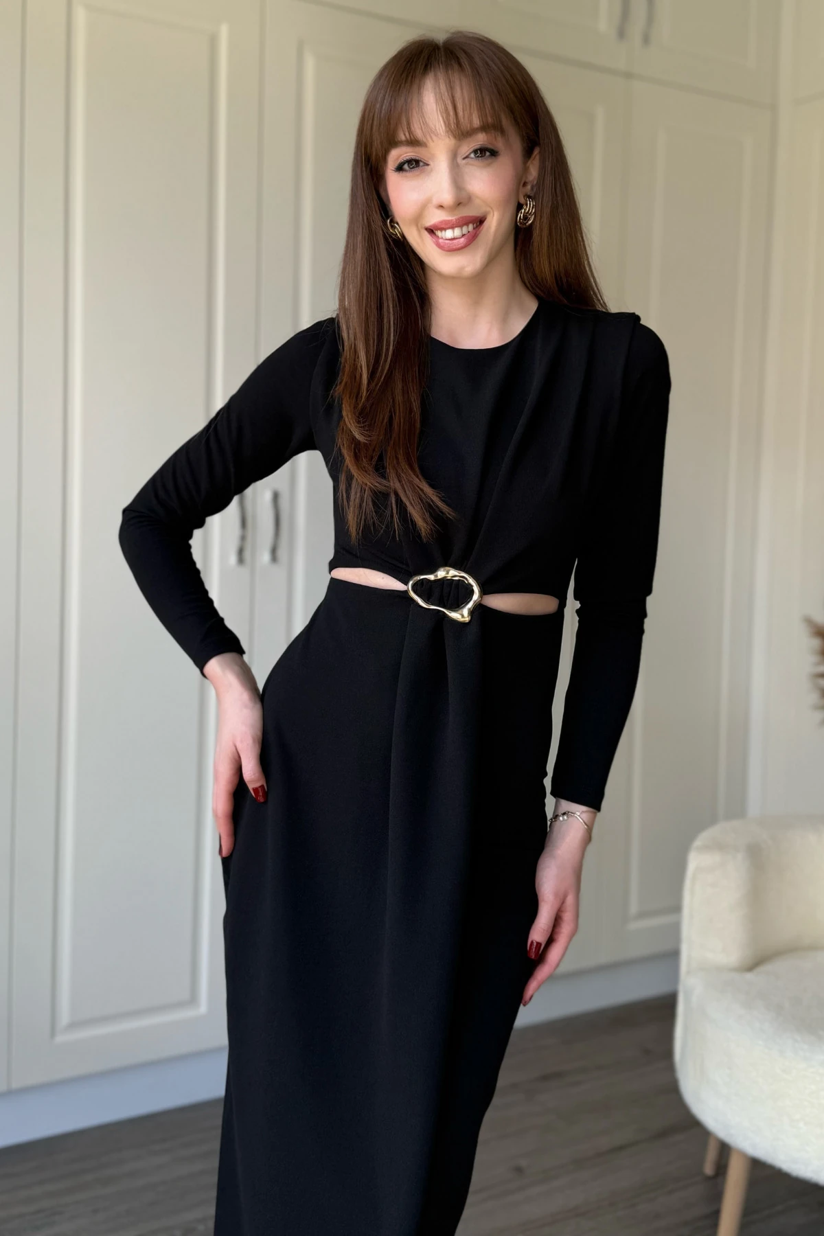 Bel Detaylı Uzun Kollu Midi Siyah Elbise