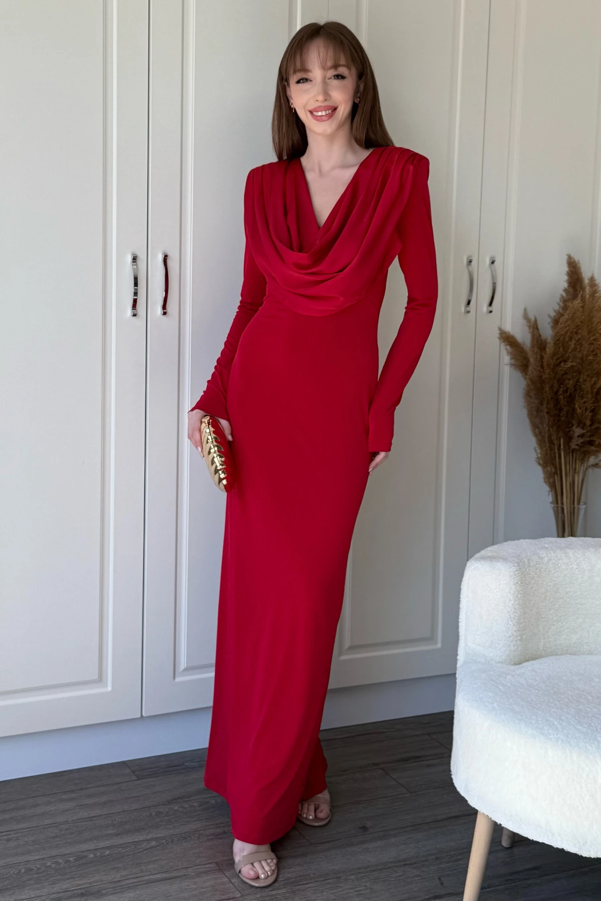 Degaje Yaka Vatkalı Zarif Maxi Kırmızı Elbise