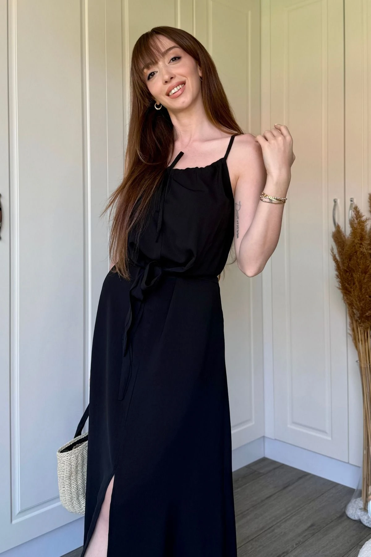 Önden Yırtmaçlı Viskon Siyah Elbise