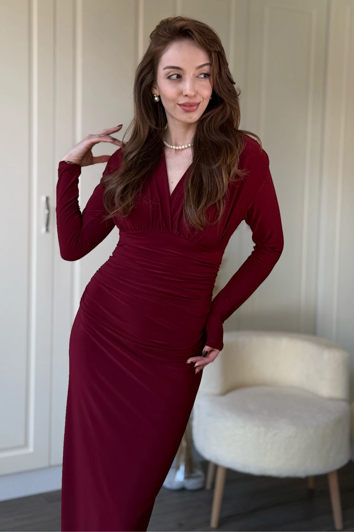 V Yaka Zarif Göğüs Drapeli Midi Elbise