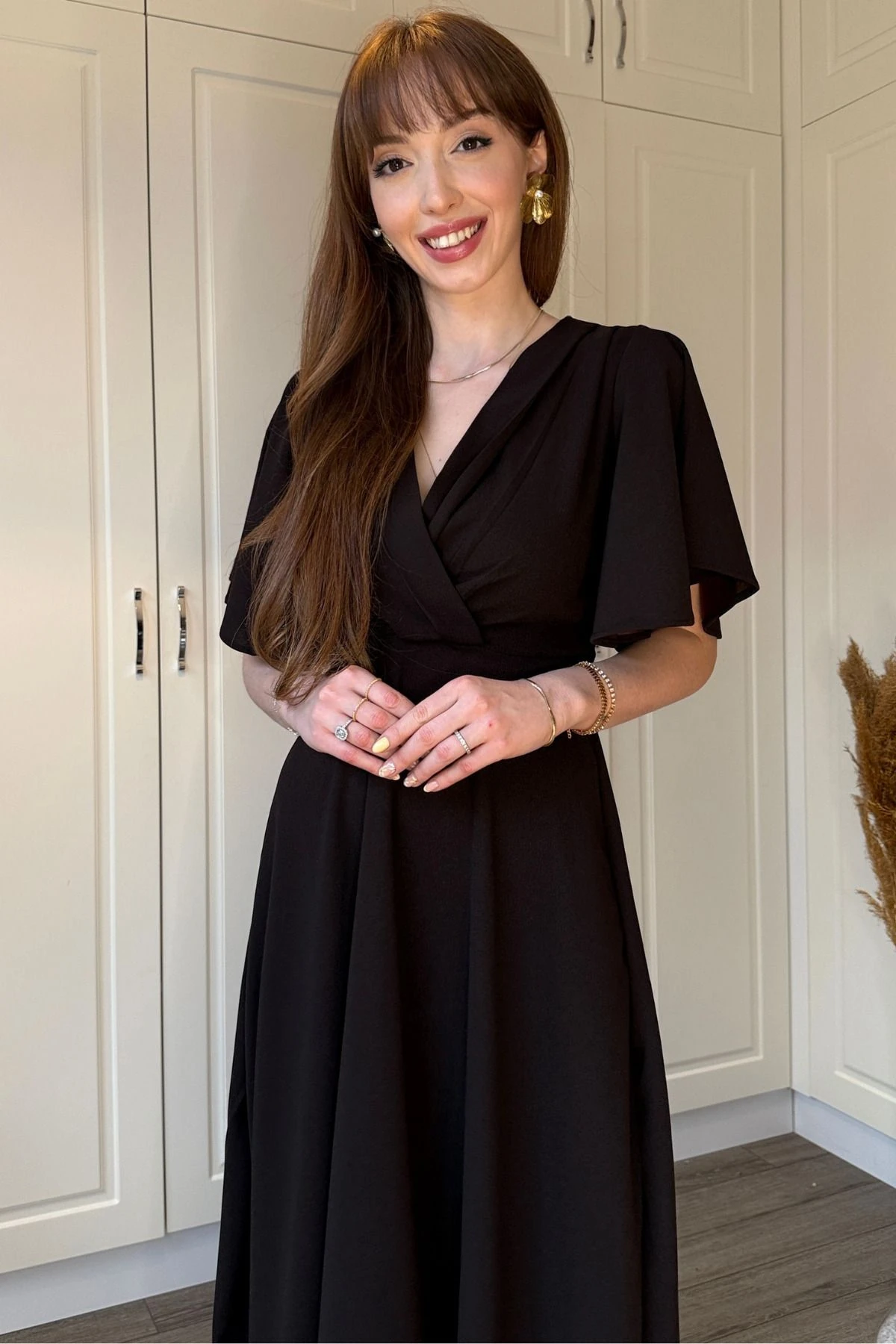 Kruvaze Yaka Kolları Volanlı Midi Elbise