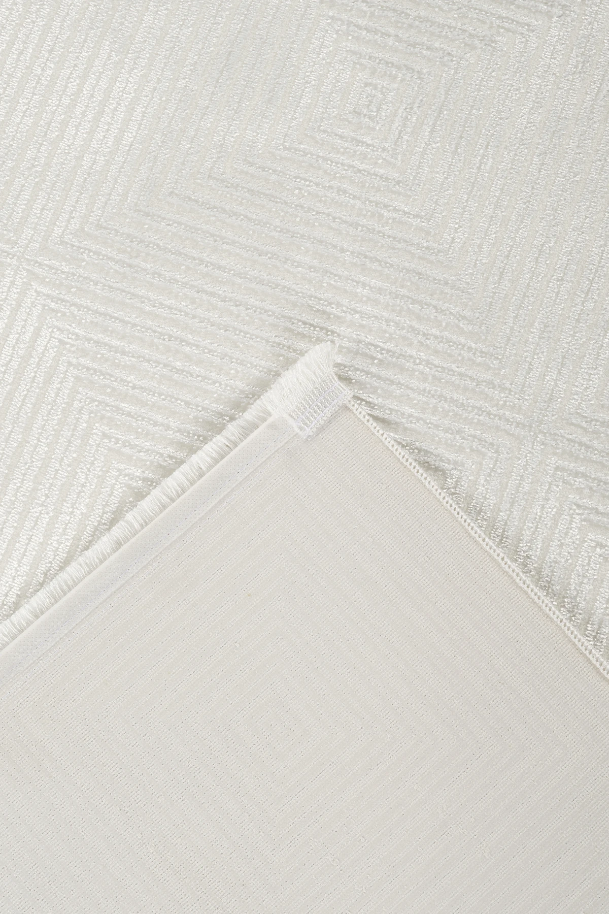 Kare Desenli Kadife Halı - İnce Akrilik, Salon, Koridor, Yıkanabilir, Kaydırmaz - Beyaz