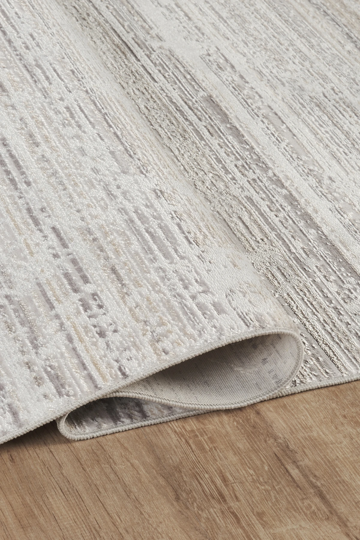 İnce Akrilik Kadife Halı – Parlak, Yumuşak Dokulu, Kaydırmaz Tabanlı, Makinada Yıkanabilir