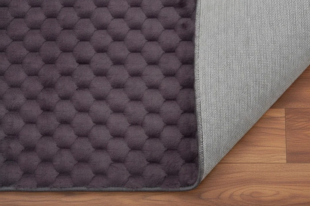 Kaydırmaz Taban Desenli Peluş Halı – Yumuşak Dokulu, Makinada Yıkanabilir, Toz Tutmaz, Modern Ev Halısı