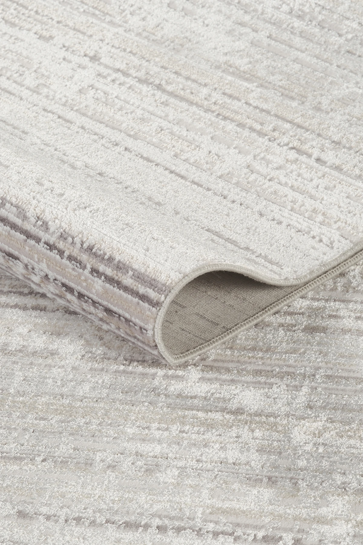 İnce Akrilik Kadife Halı – Parlak, Yumuşak Dokulu, Kaydırmaz Tabanlı, Makinada Yıkanabilir